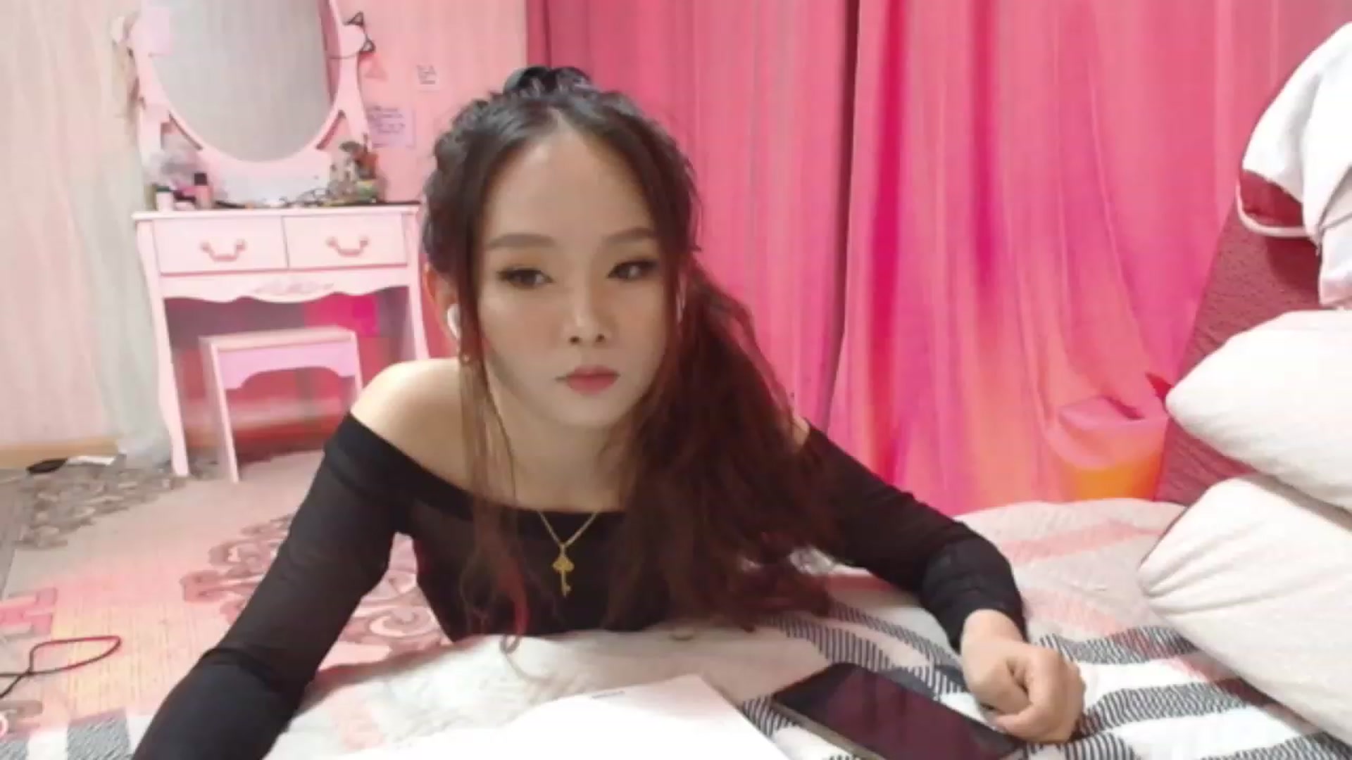 Gallery image thumbnail from Asiankitty_oX's myfreecams stream on, 05/25/2023, 13:59 image 15 of 20