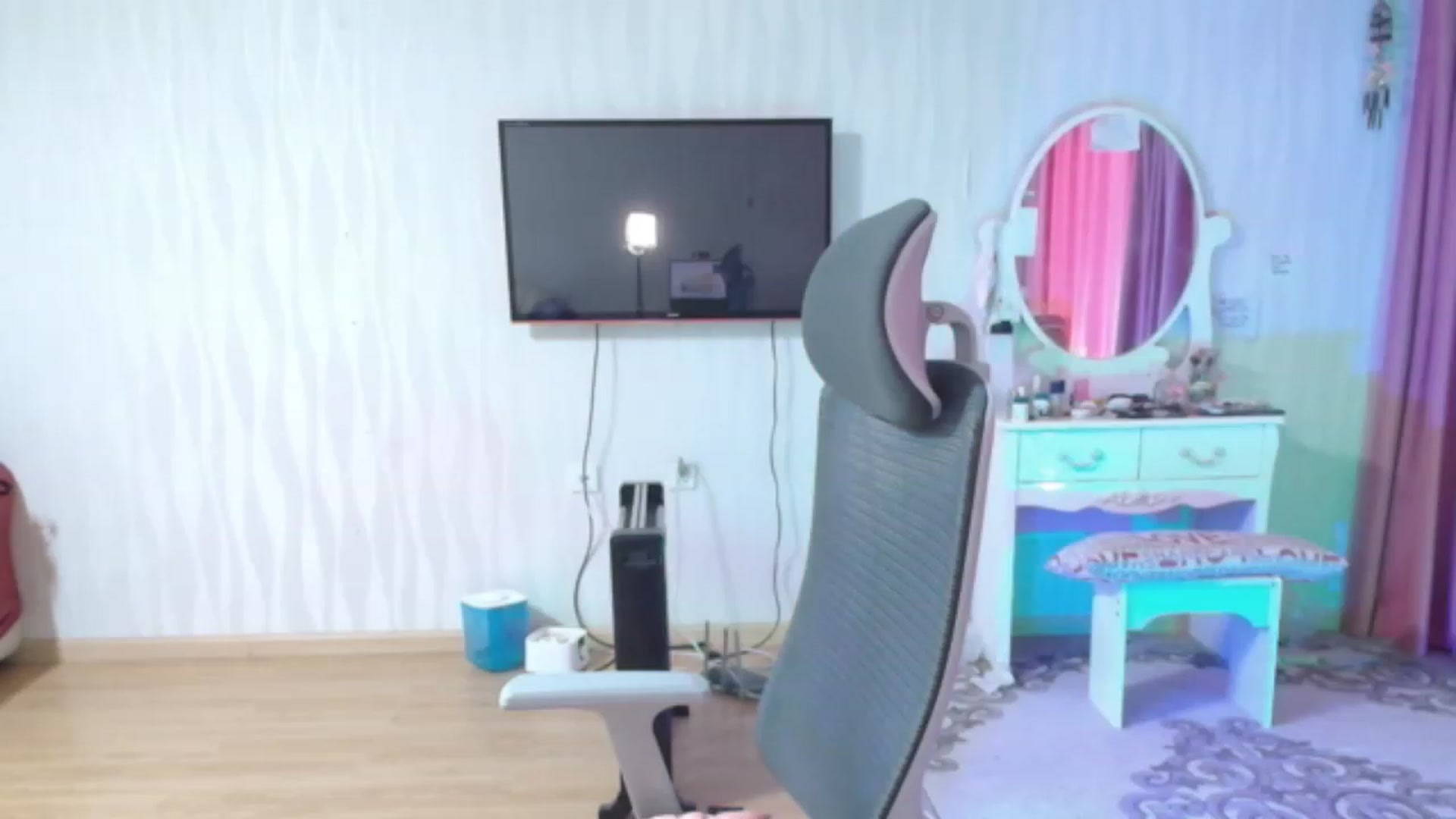 Gallery image thumbnail from Asiankitty_oX's myfreecams stream on, 05/29/2023, 06:23 image 20 of 20