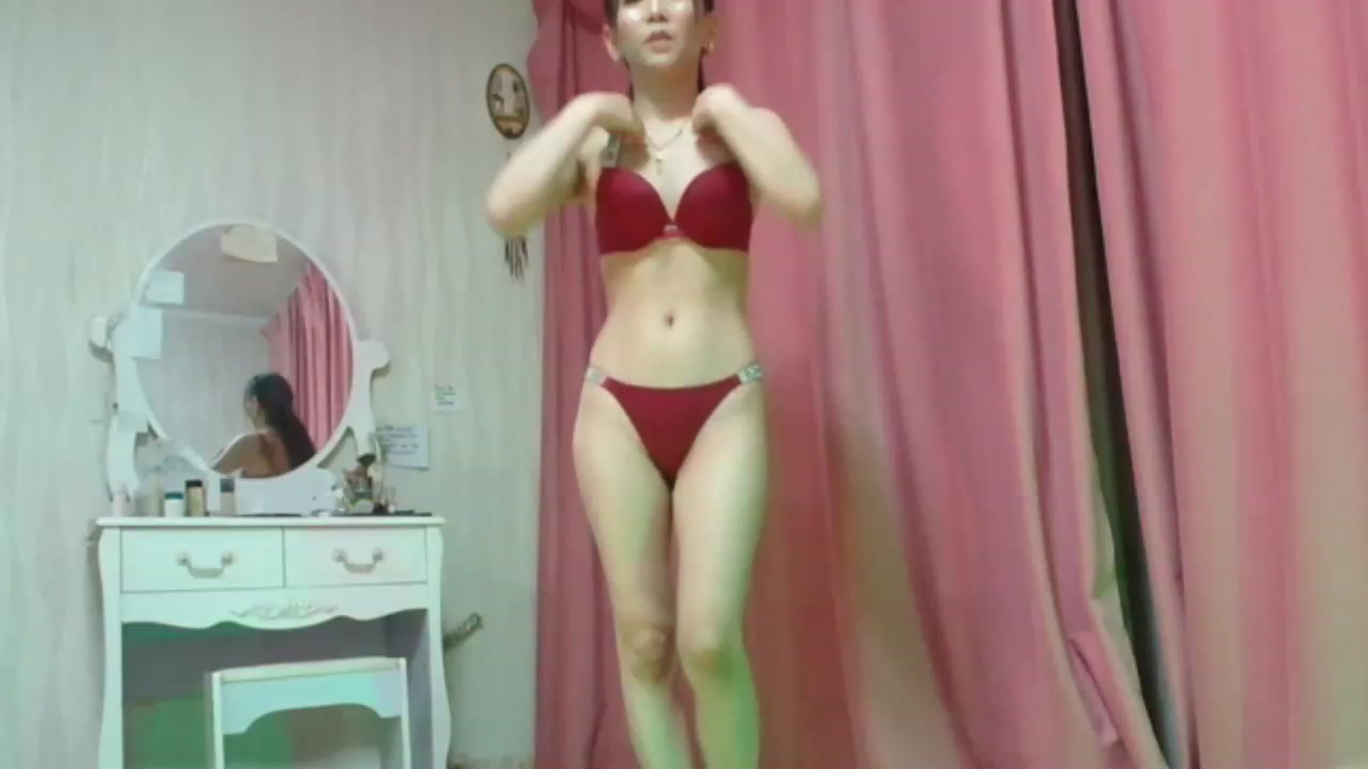 Gallery image thumbnail from Asiankitty_oX's myfreecams stream on, 06/04/2023, 14:40 image 4 of 20