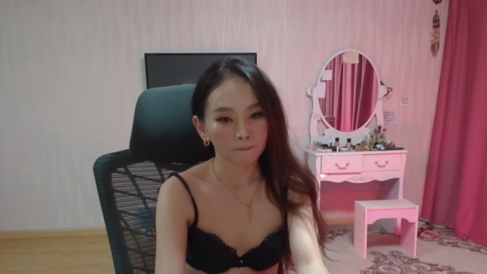 Gallery image thumbnail from Asiankitty_oX's myfreecams stream on, 06/10/2023, 14:03 image 8 of 20