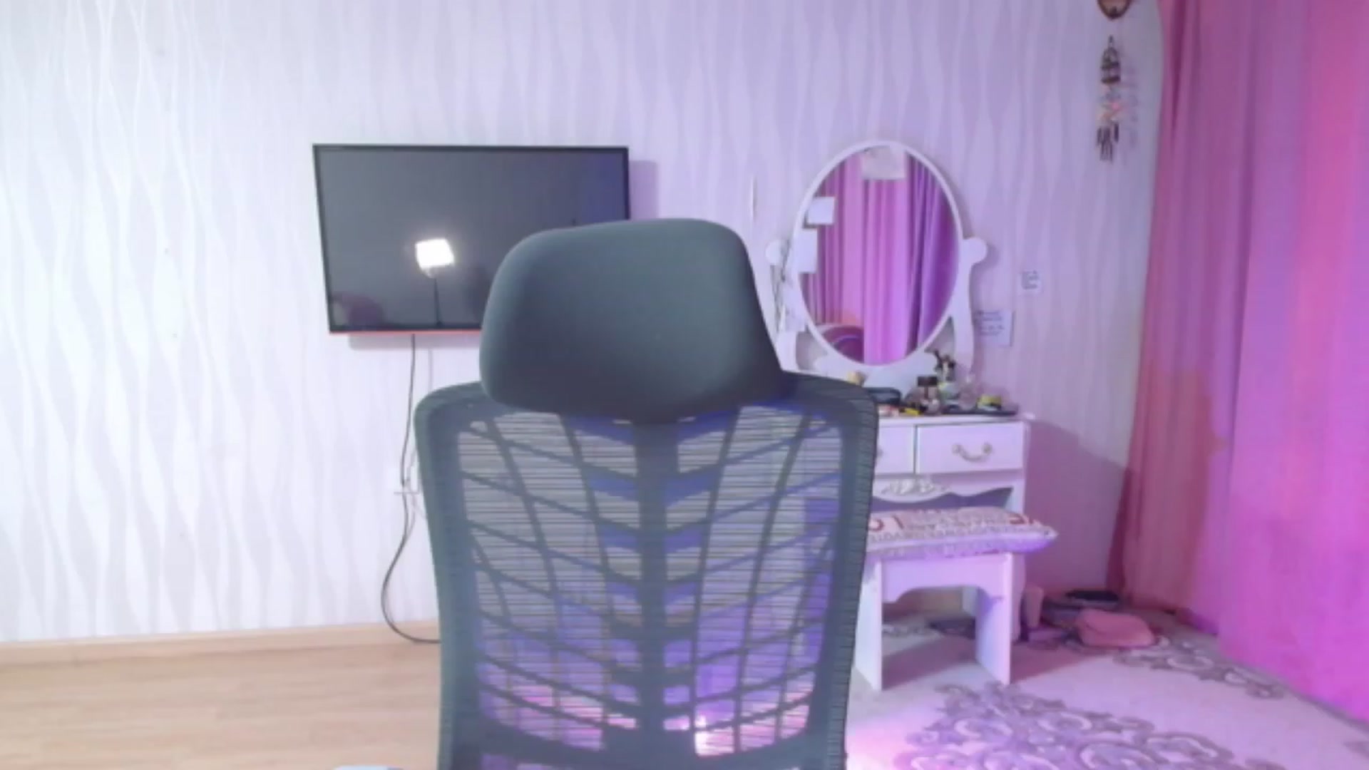 Gallery image thumbnail from Asiankitty_oX's myfreecams stream on, 07/01/2023, 11:32 image 11 of 20