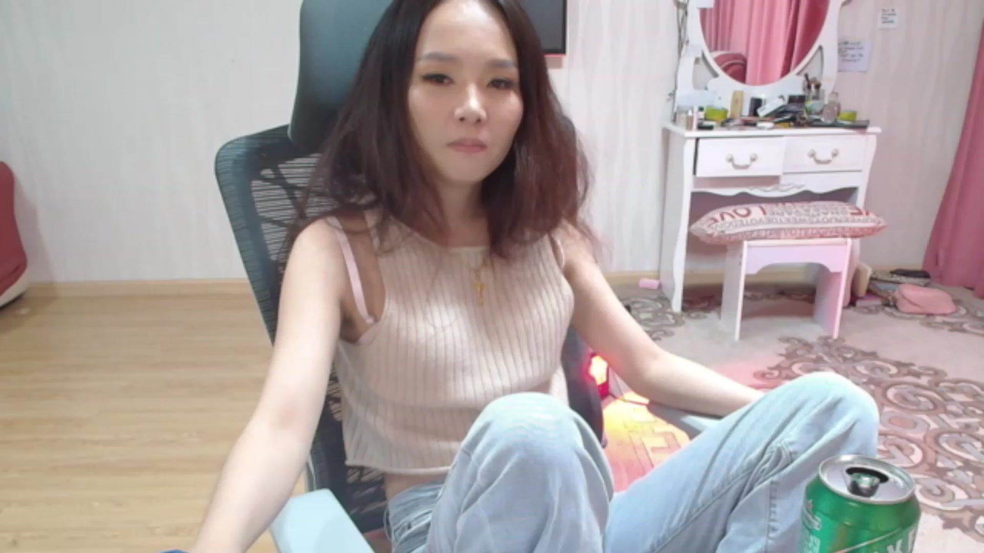Gallery image thumbnail from Asiankitty_oX's myfreecams stream on, 07/01/2023, 15:00 image 2 of 20