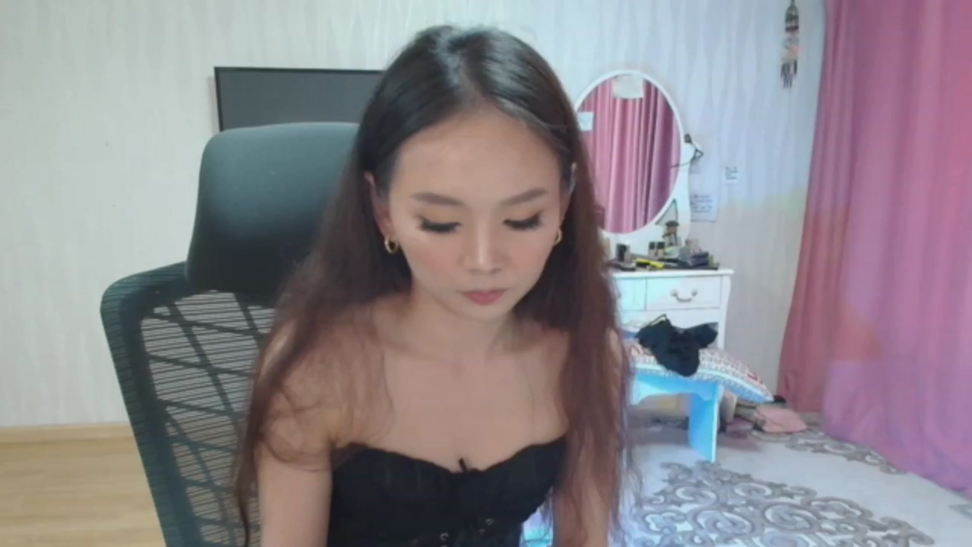 Gallery image thumbnail from Asiankitty_oX's myfreecams stream on, 07/02/2023, 12:08 image 1 of 20