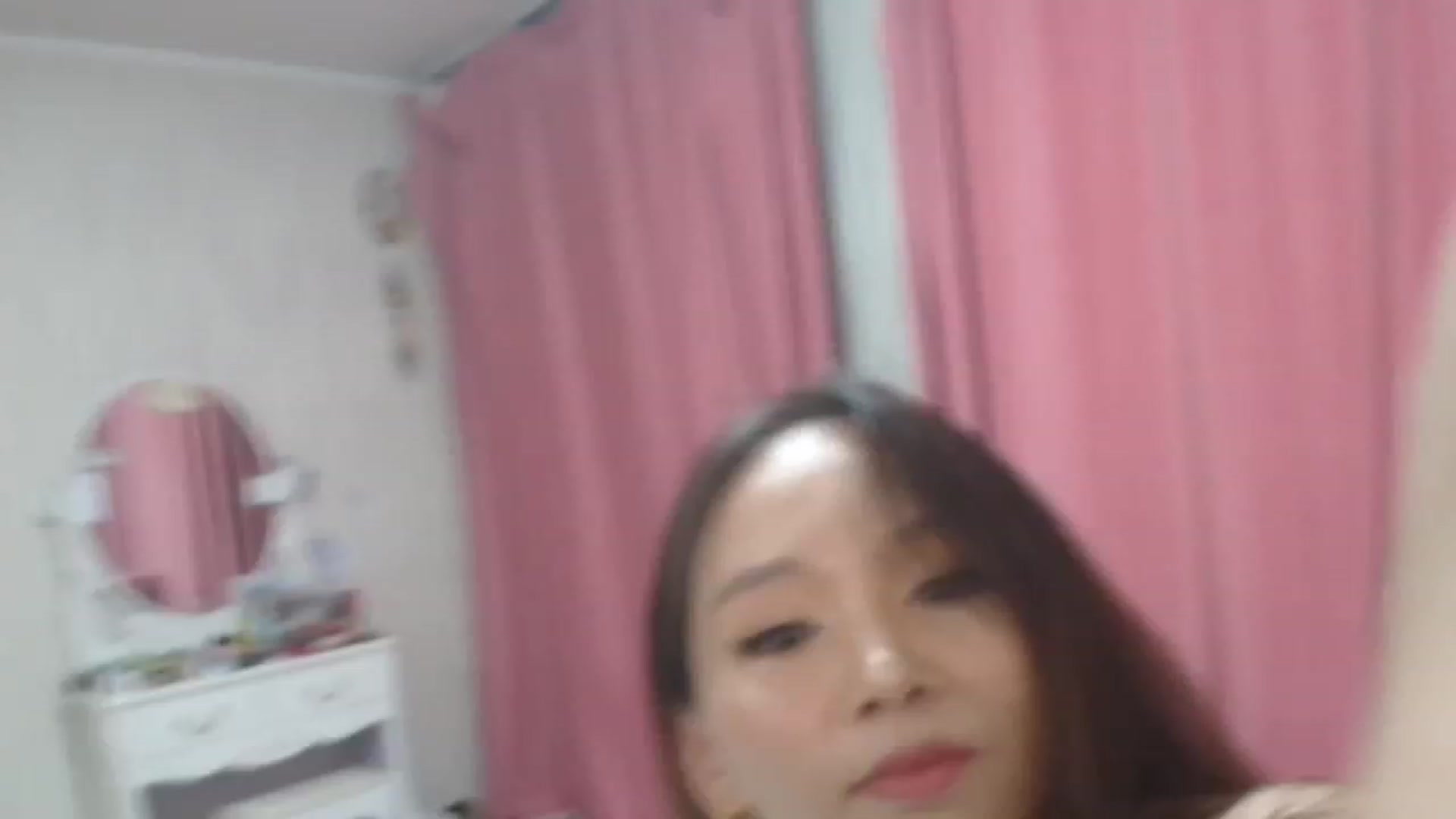 Gallery image thumbnail from Asiankitty_oX's myfreecams stream on, 07/28/2023, 13:00 image 13 of 20