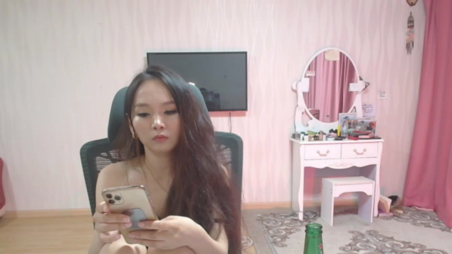 Gallery image thumbnail from Asiankitty_oX's myfreecams stream on, 07/28/2023, 14:47 image 10 of 20