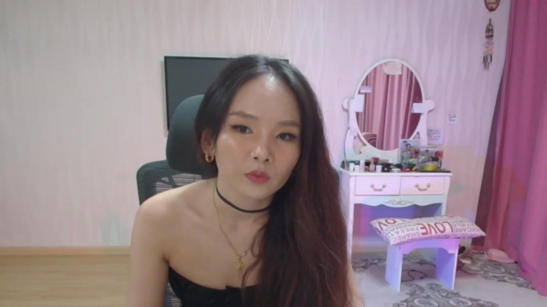 Gallery image thumbnail from Asiankitty_oX's myfreecams stream on, 07/30/2023, 15:06 image 14 of 20