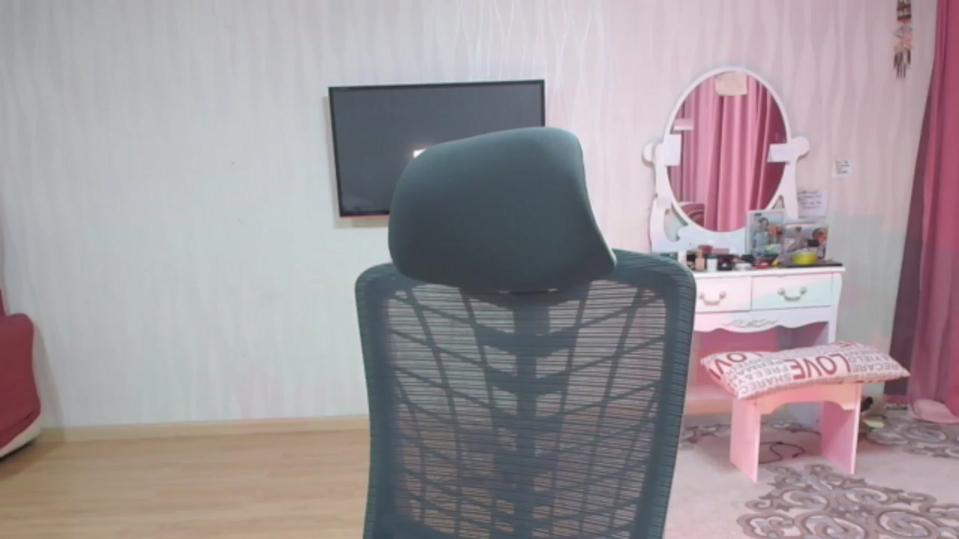 Gallery image thumbnail from Asiankitty_oX's myfreecams stream on, 07/30/2023, 15:06 image 2 of 20