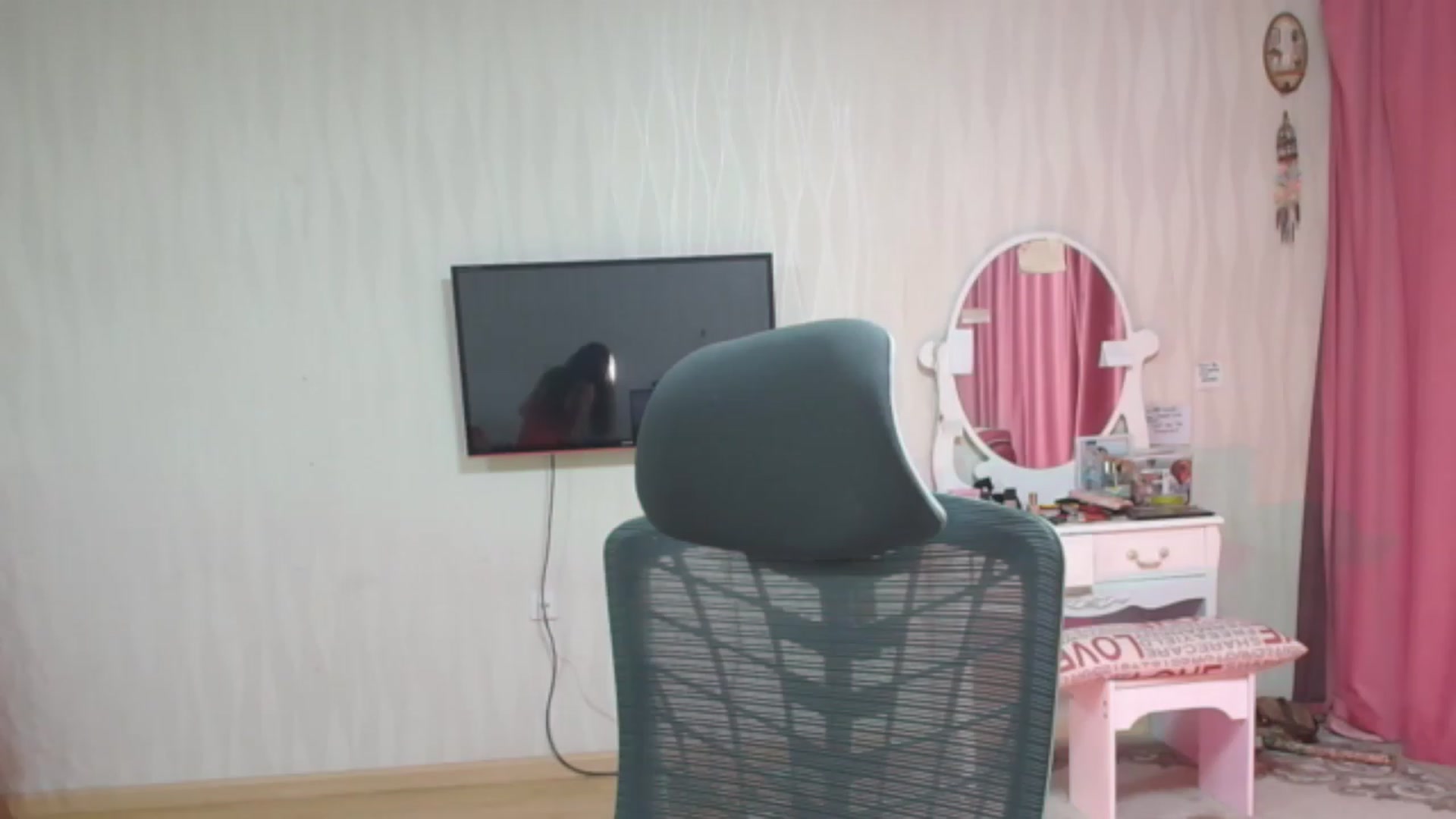 Gallery image thumbnail from Asiankitty_oX's myfreecams stream on, 08/04/2023, 13:49 image 20 of 20