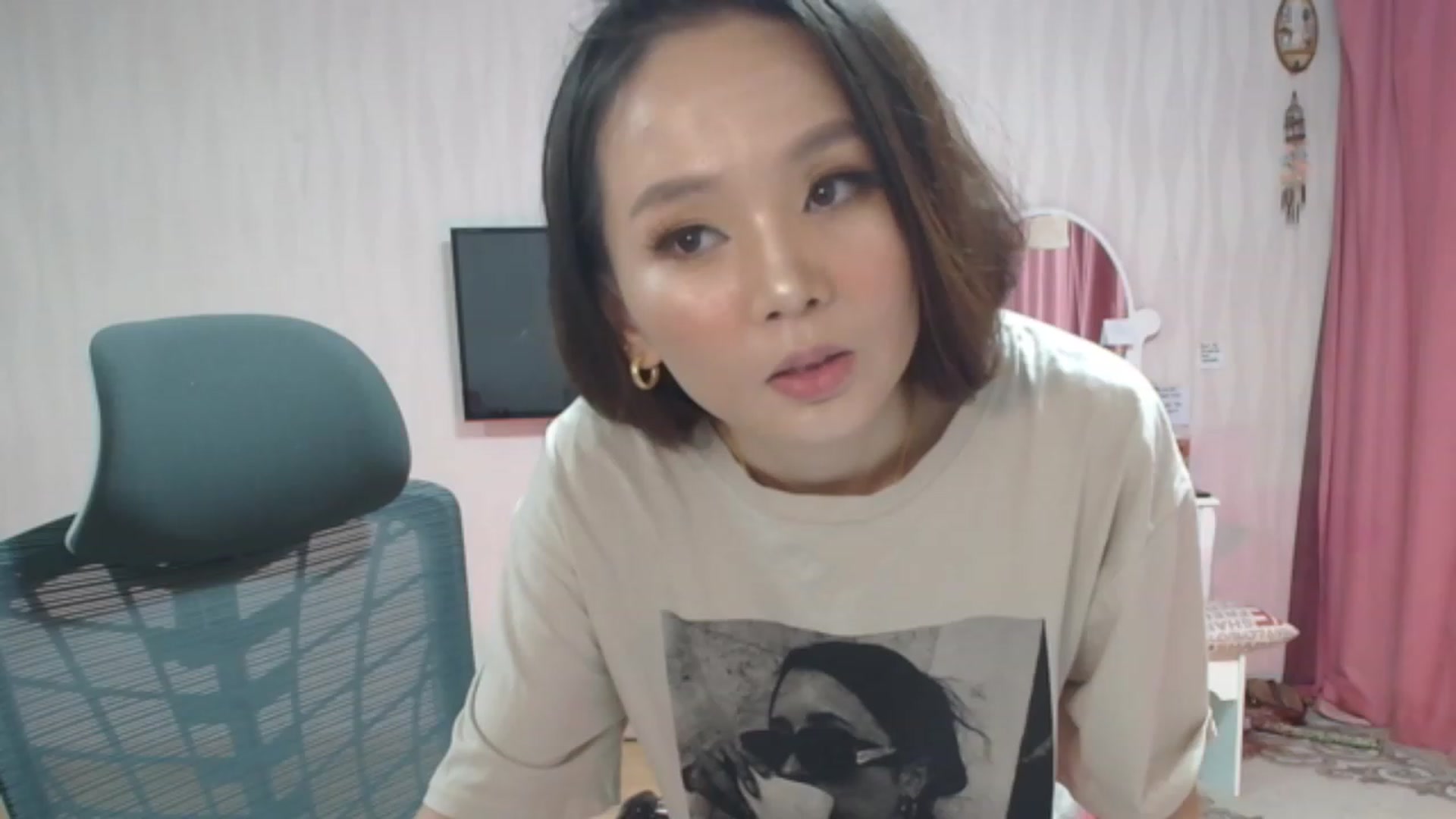 Gallery image thumbnail from Asiankitty_oX's myfreecams stream on, 08/04/2023, 13:49 image 12 of 20