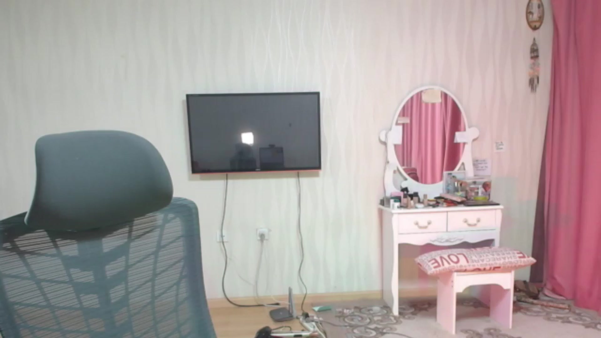 Gallery image thumbnail from Asiankitty_oX's myfreecams stream on, 08/04/2023, 13:49 image 13 of 20
