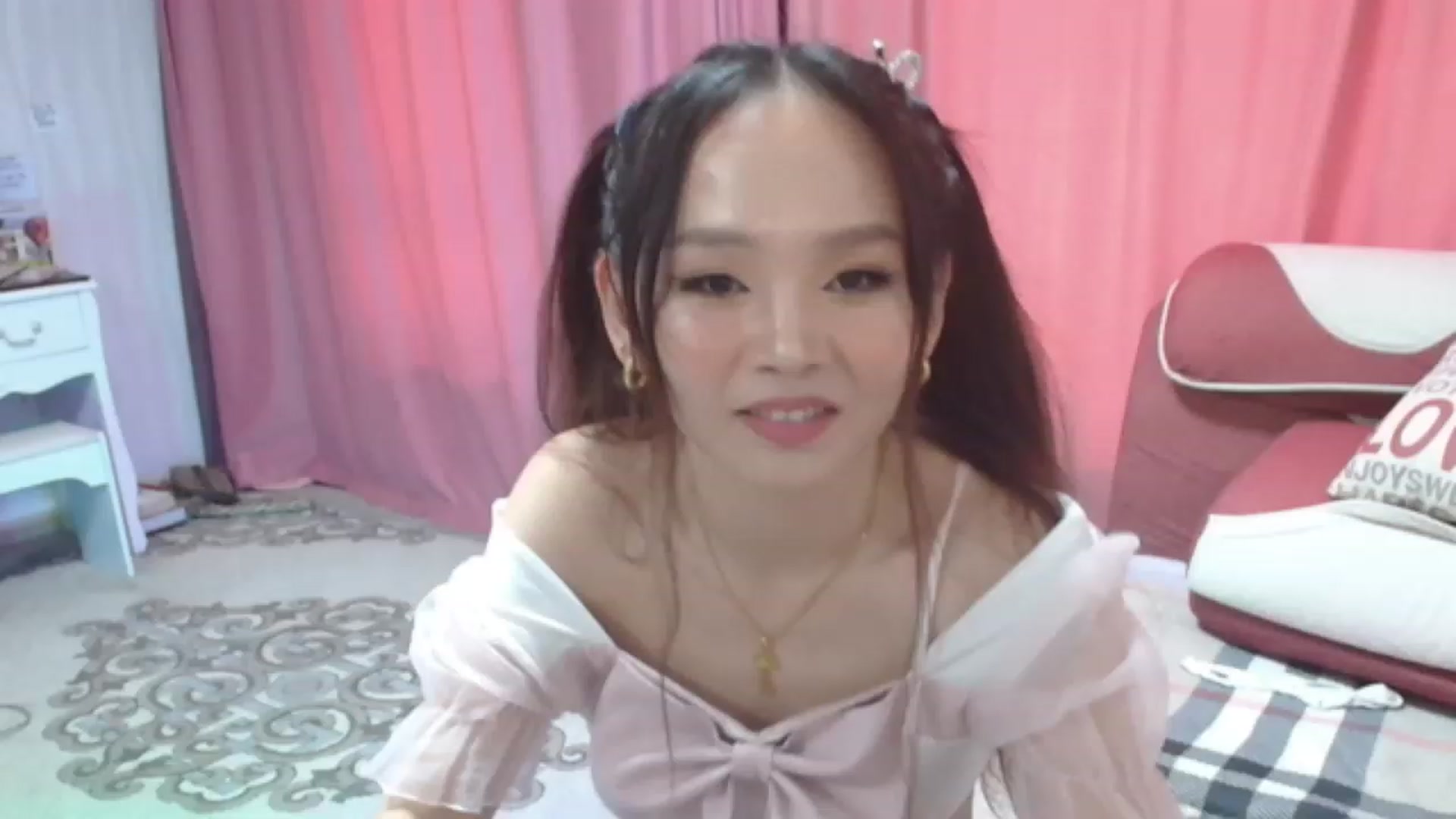Gallery image thumbnail from Asiankitty_oX's myfreecams stream on, 08/05/2023, 08:56 image 2 of 20