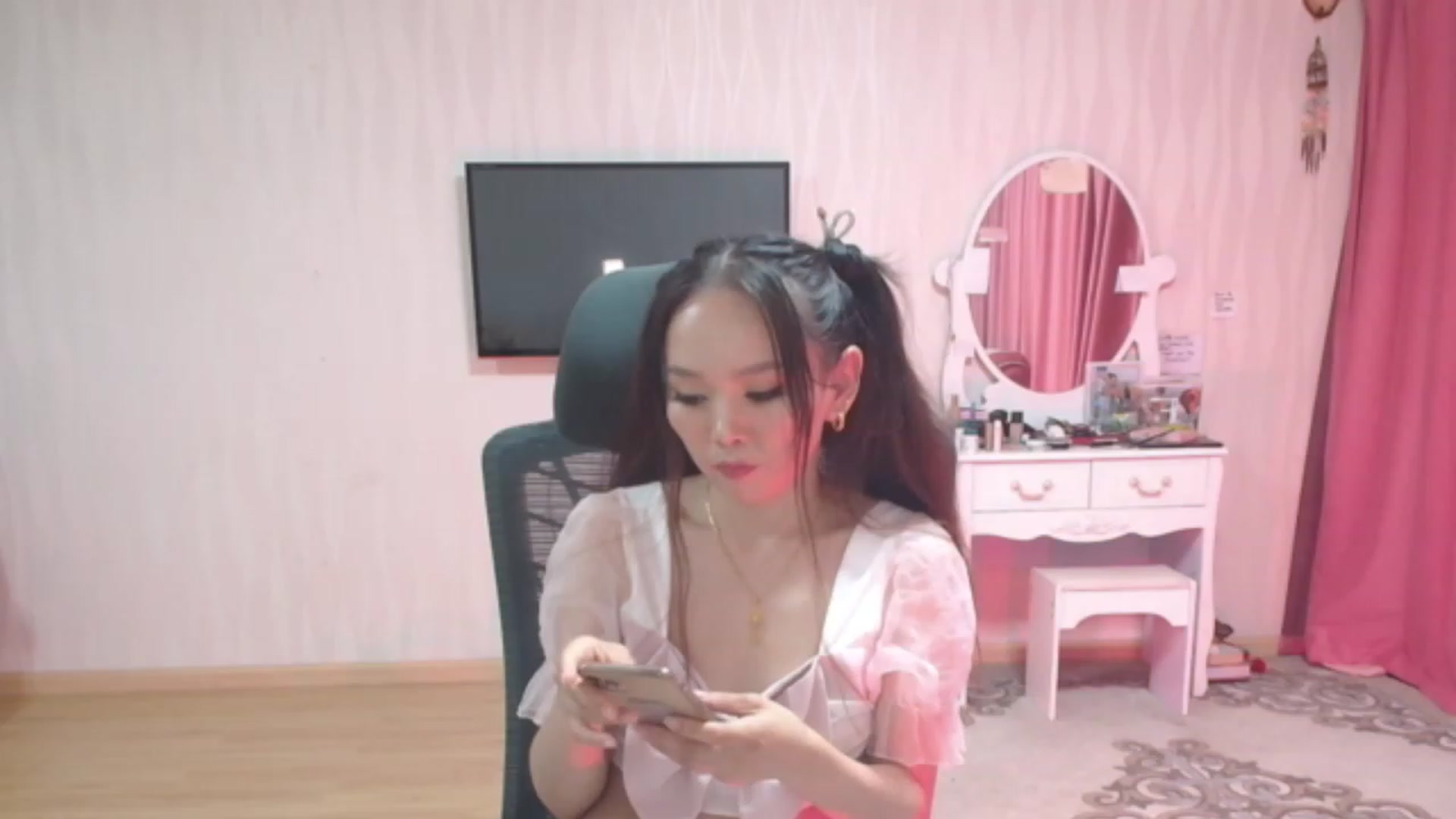 Gallery image thumbnail from Asiankitty_oX's myfreecams stream on, 08/05/2023, 10:11 image 13 of 20