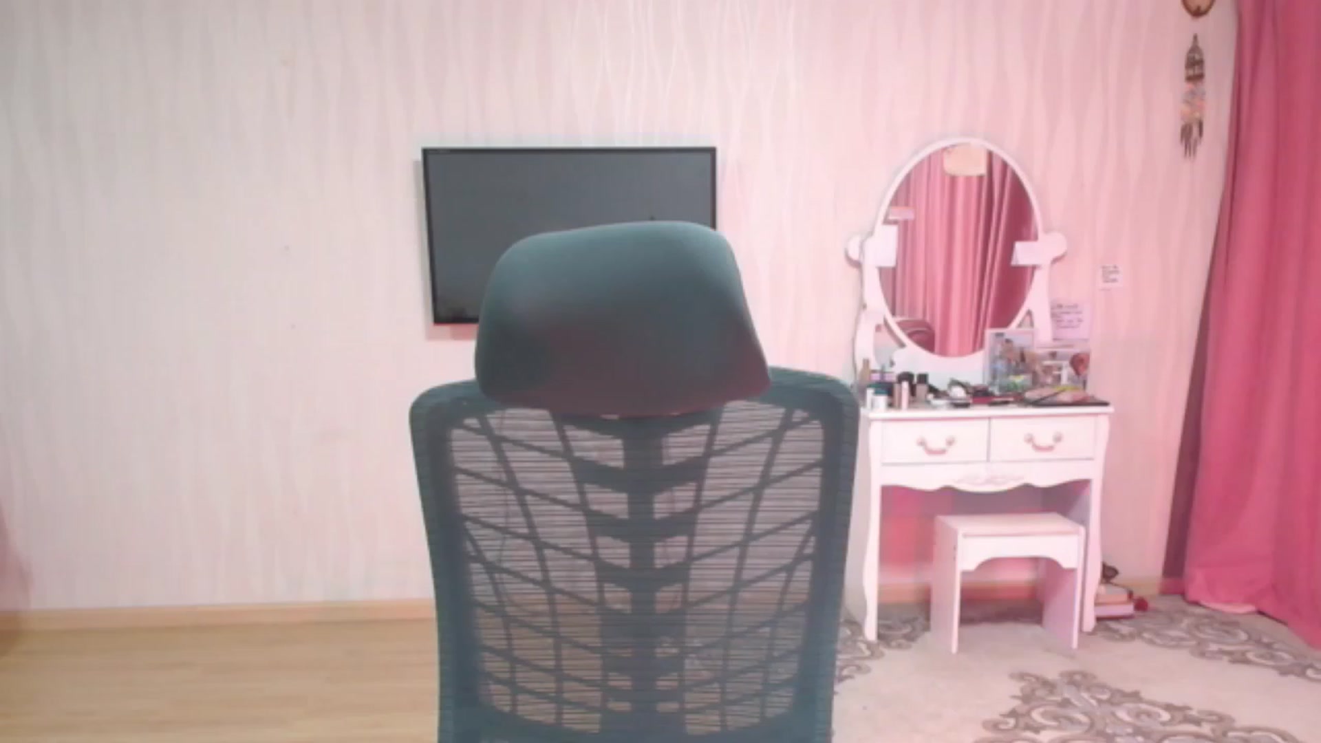 Gallery image thumbnail from Asiankitty_oX's myfreecams stream on, 08/05/2023, 10:11 image 17 of 20