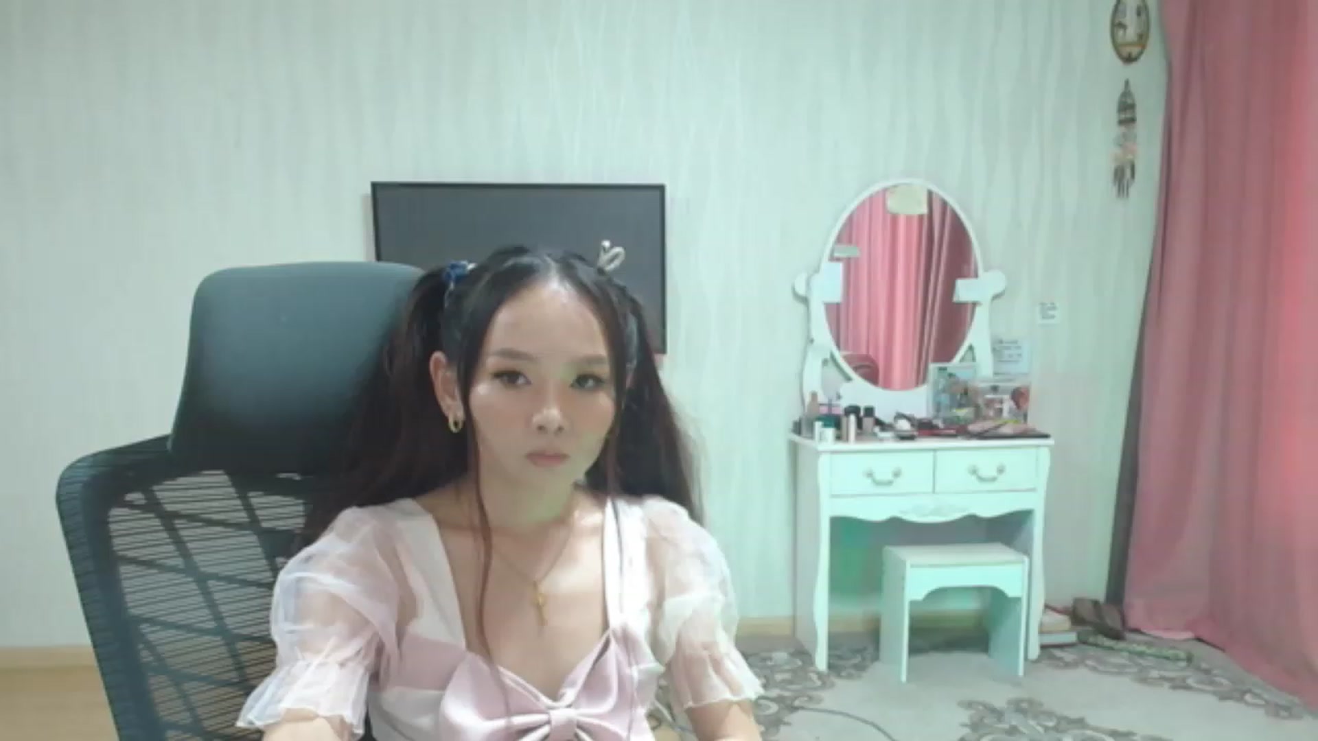 Gallery image thumbnail from Asiankitty_oX's myfreecams stream on, 08/05/2023, 10:11 image 7 of 20