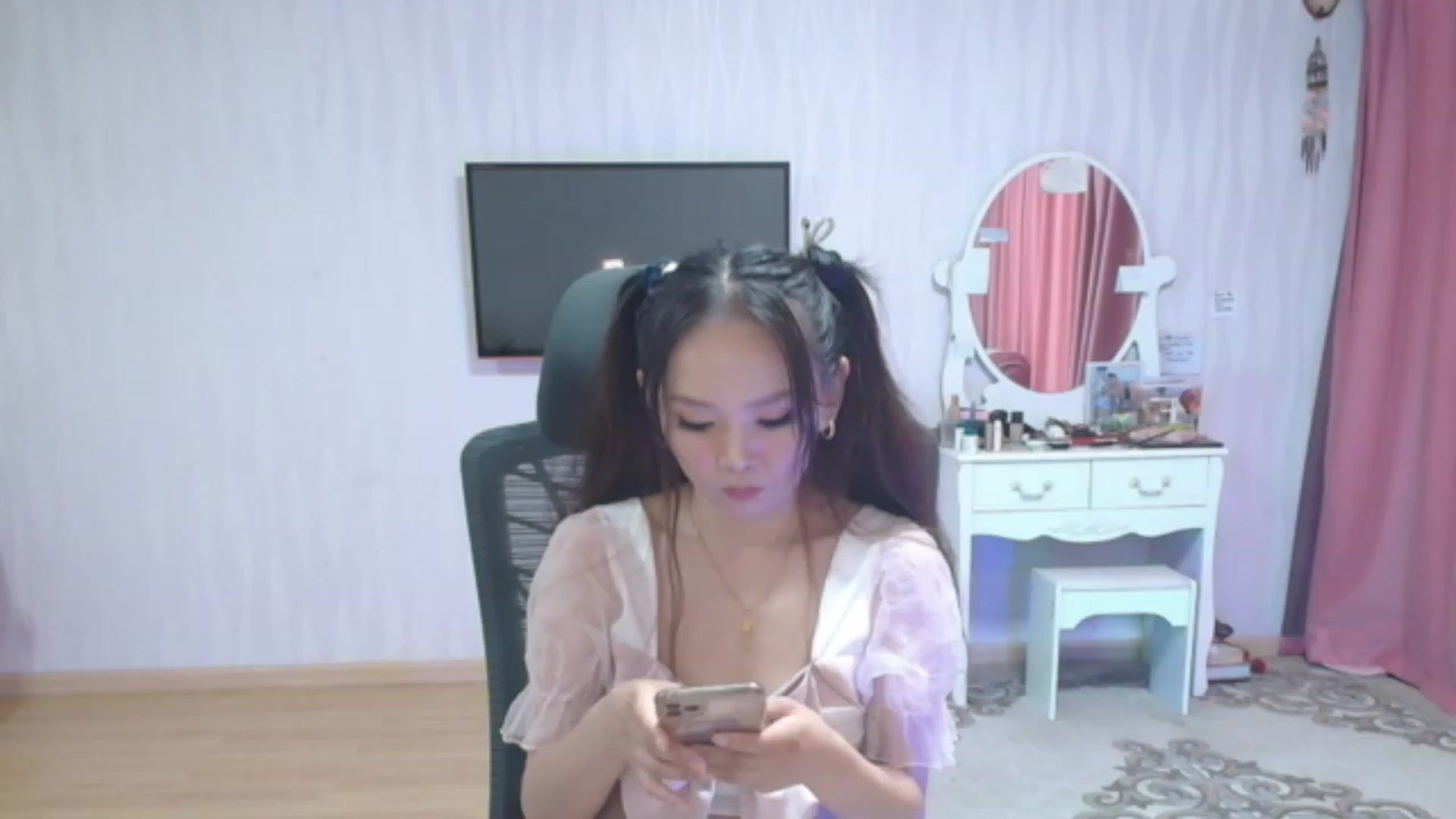 Gallery image thumbnail from Asiankitty_oX's myfreecams stream on, 08/05/2023, 10:11 image 14 of 20