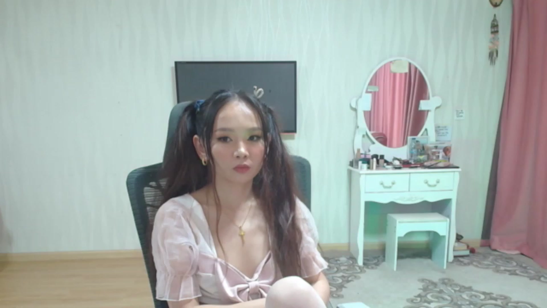 Gallery image thumbnail from Asiankitty_oX's myfreecams stream on, 08/05/2023, 10:11 image 18 of 20