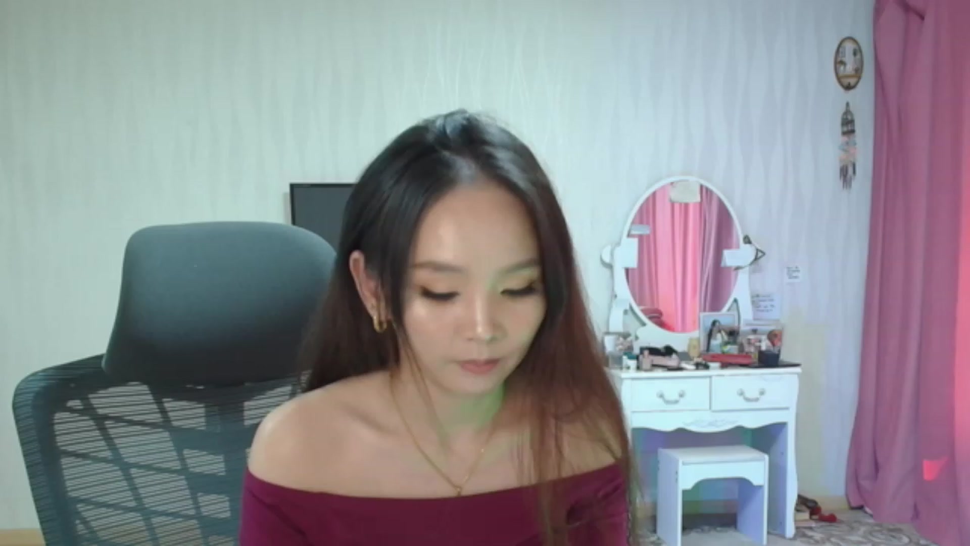 Gallery image thumbnail from Asiankitty_oX's myfreecams stream on, 08/07/2023, 03:53 image 5 of 20
