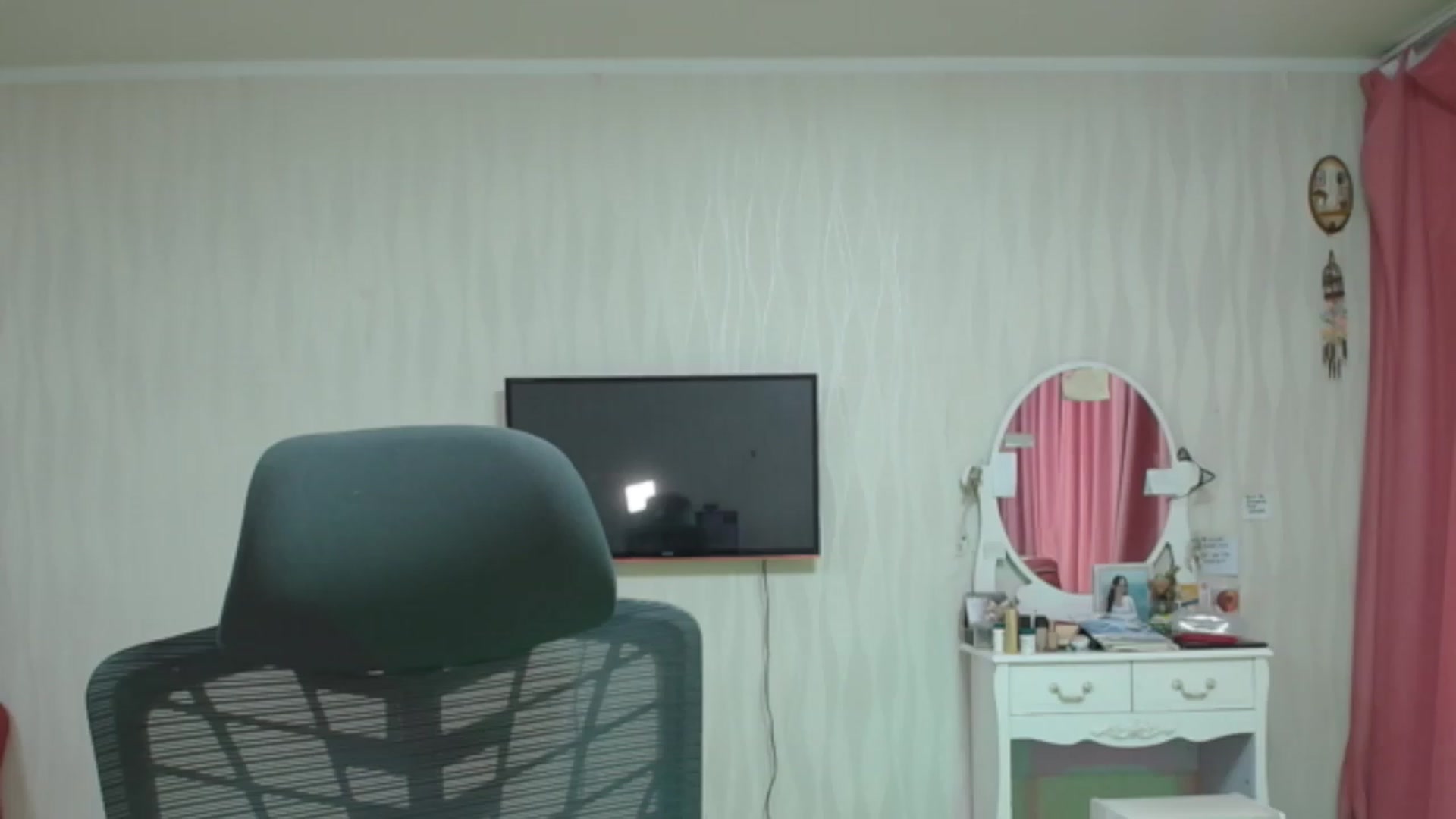 Gallery image thumbnail from Asiankitty_oX's myfreecams stream on, 08/09/2023, 06:39 image 5 of 20