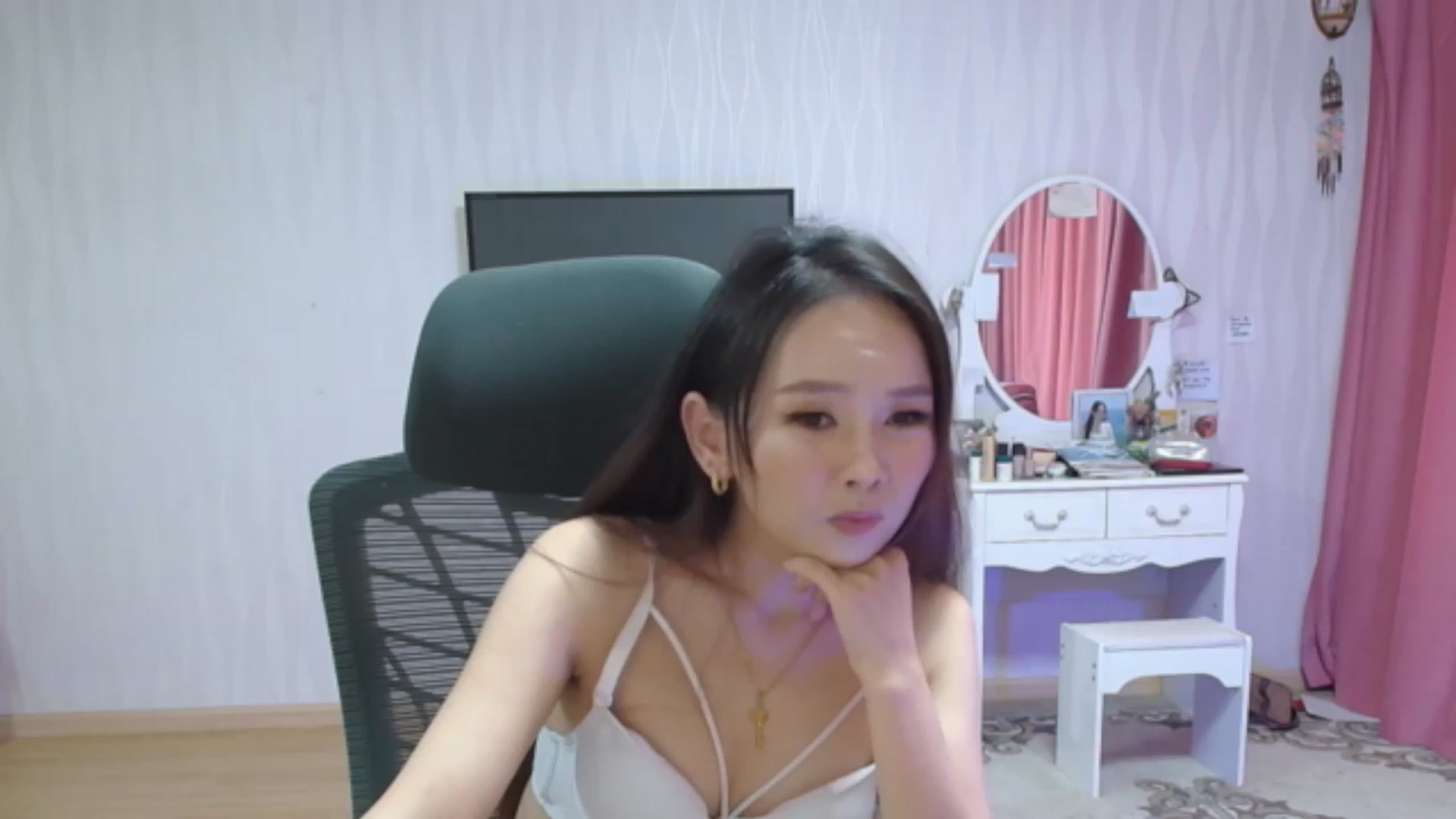 Gallery image thumbnail from Asiankitty_oX's myfreecams stream on, 08/09/2023, 06:39 image 7 of 20