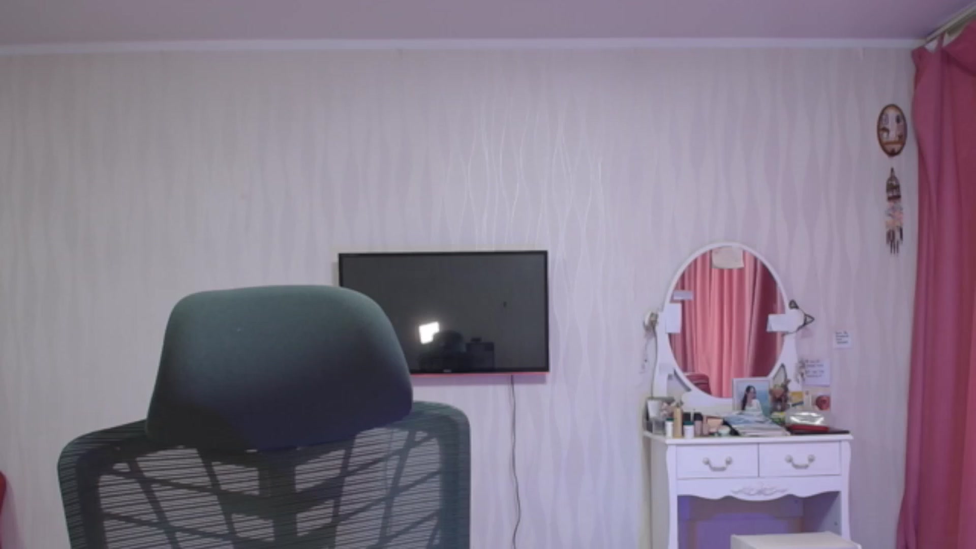 Gallery image thumbnail from Asiankitty_oX's myfreecams stream on, 08/09/2023, 06:39 image 3 of 20
