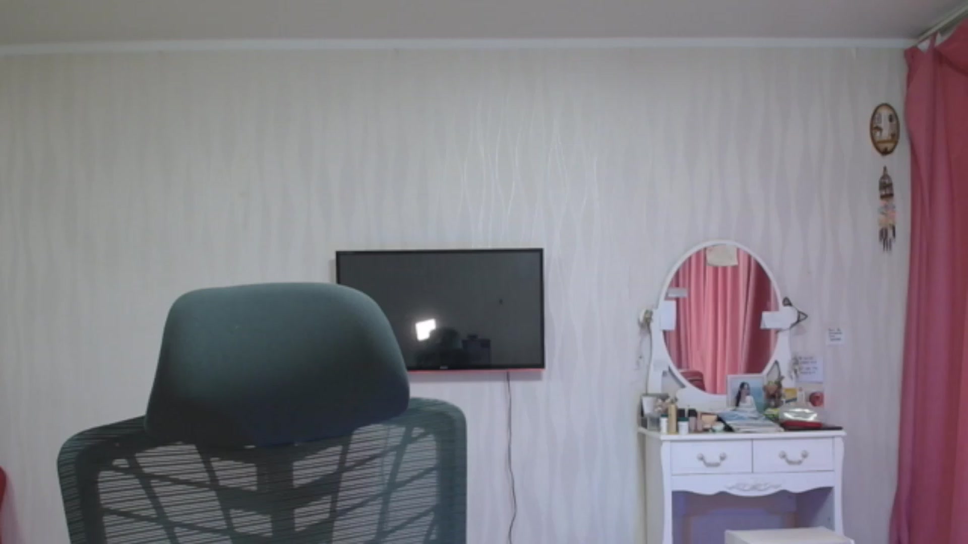 Gallery image thumbnail from Asiankitty_oX's myfreecams stream on, 08/09/2023, 06:39 image 4 of 20
