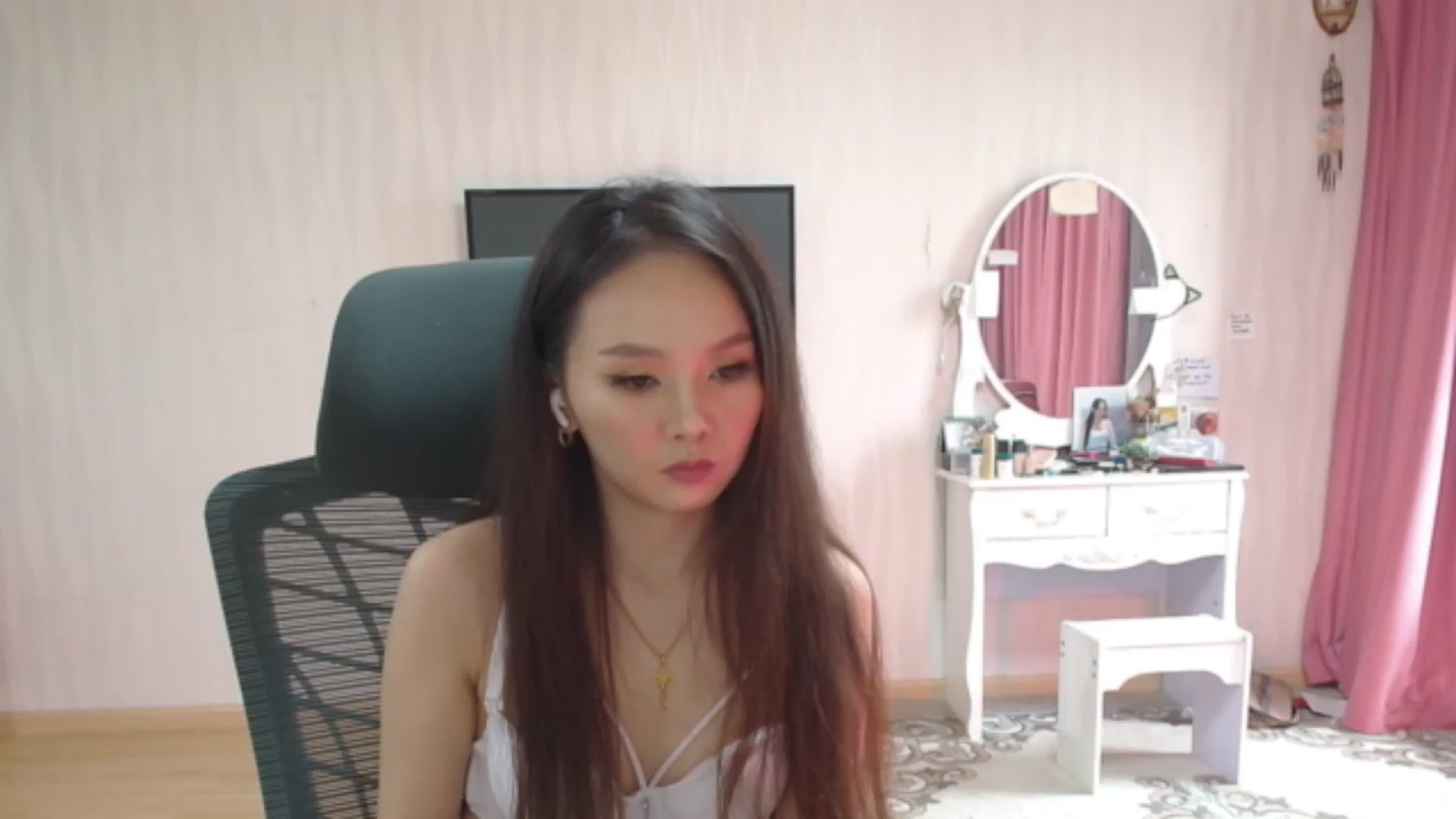 Gallery image thumbnail from Asiankitty_oX's myfreecams stream on, 08/09/2023, 06:39 image 18 of 20