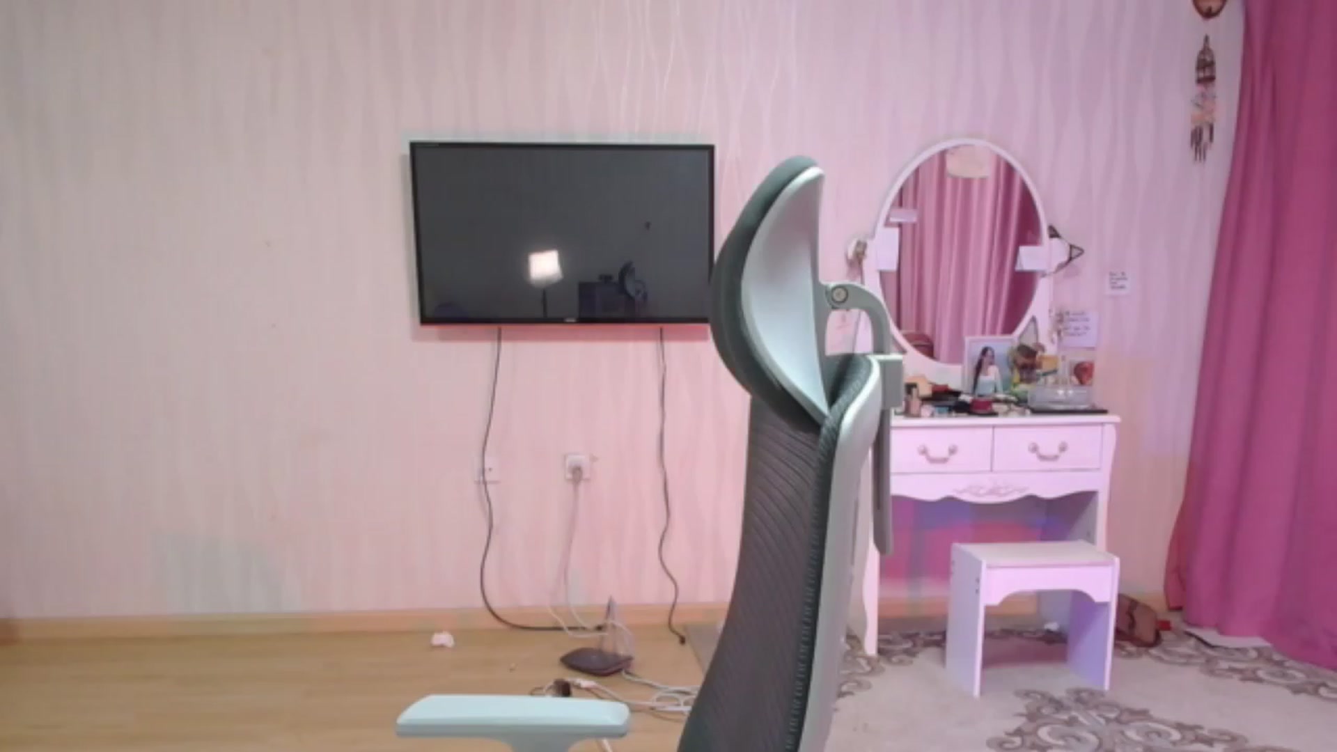 Gallery image thumbnail from Asiankitty_oX's myfreecams stream on, 08/11/2023, 13:39 image 4 of 20