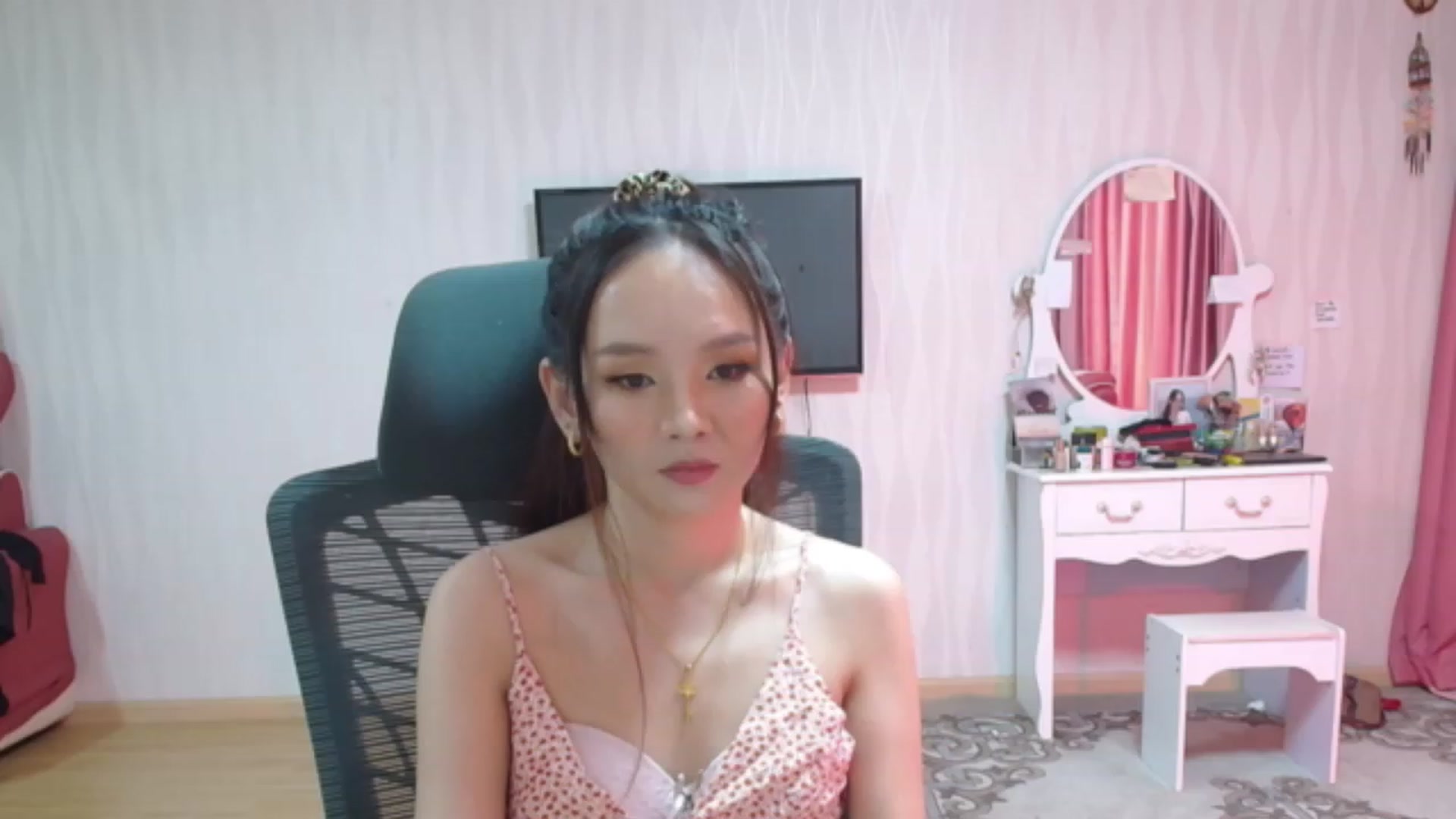 Gallery image thumbnail from Asiankitty_oX's myfreecams stream on, 08/13/2023, 24:33 image 6 of 20