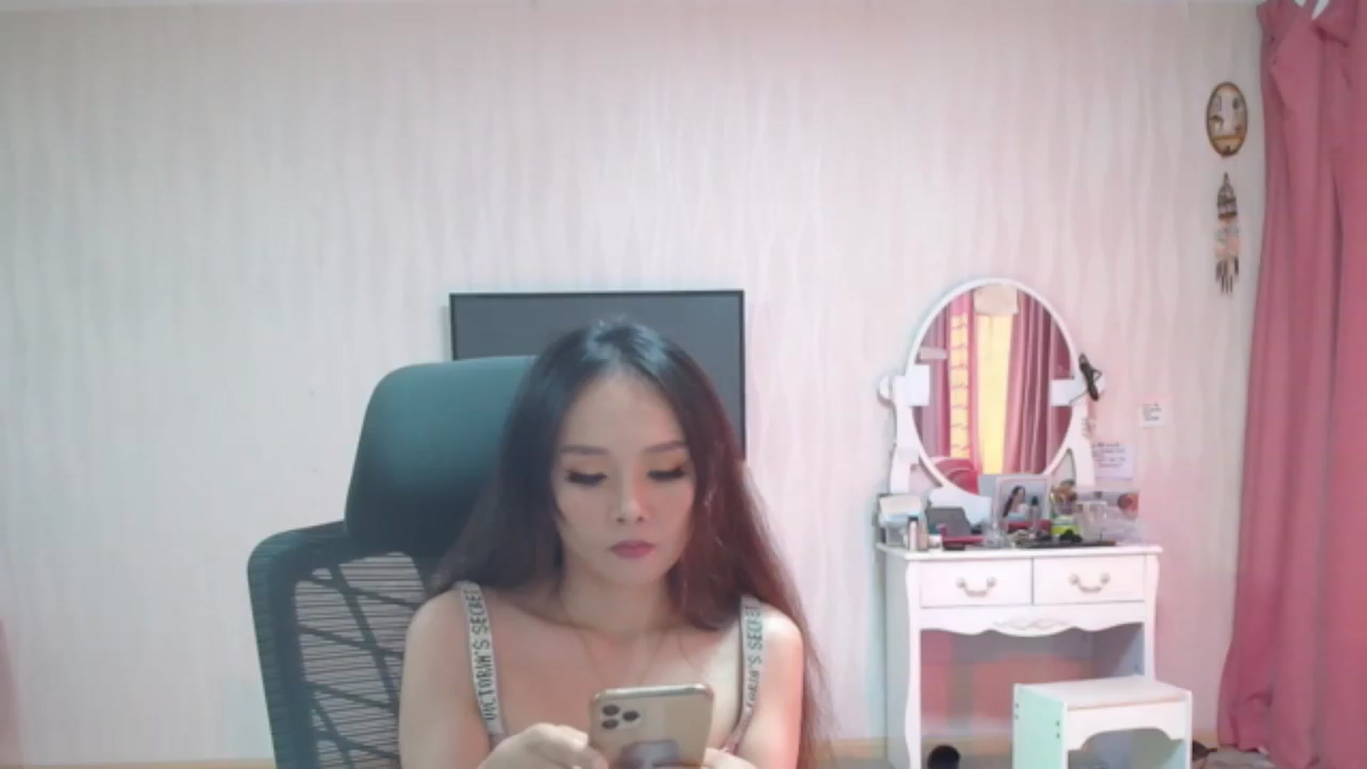 Gallery image thumbnail from Asiankitty_oX's myfreecams stream on, 08/18/2023, 01:10 image 7 of 20