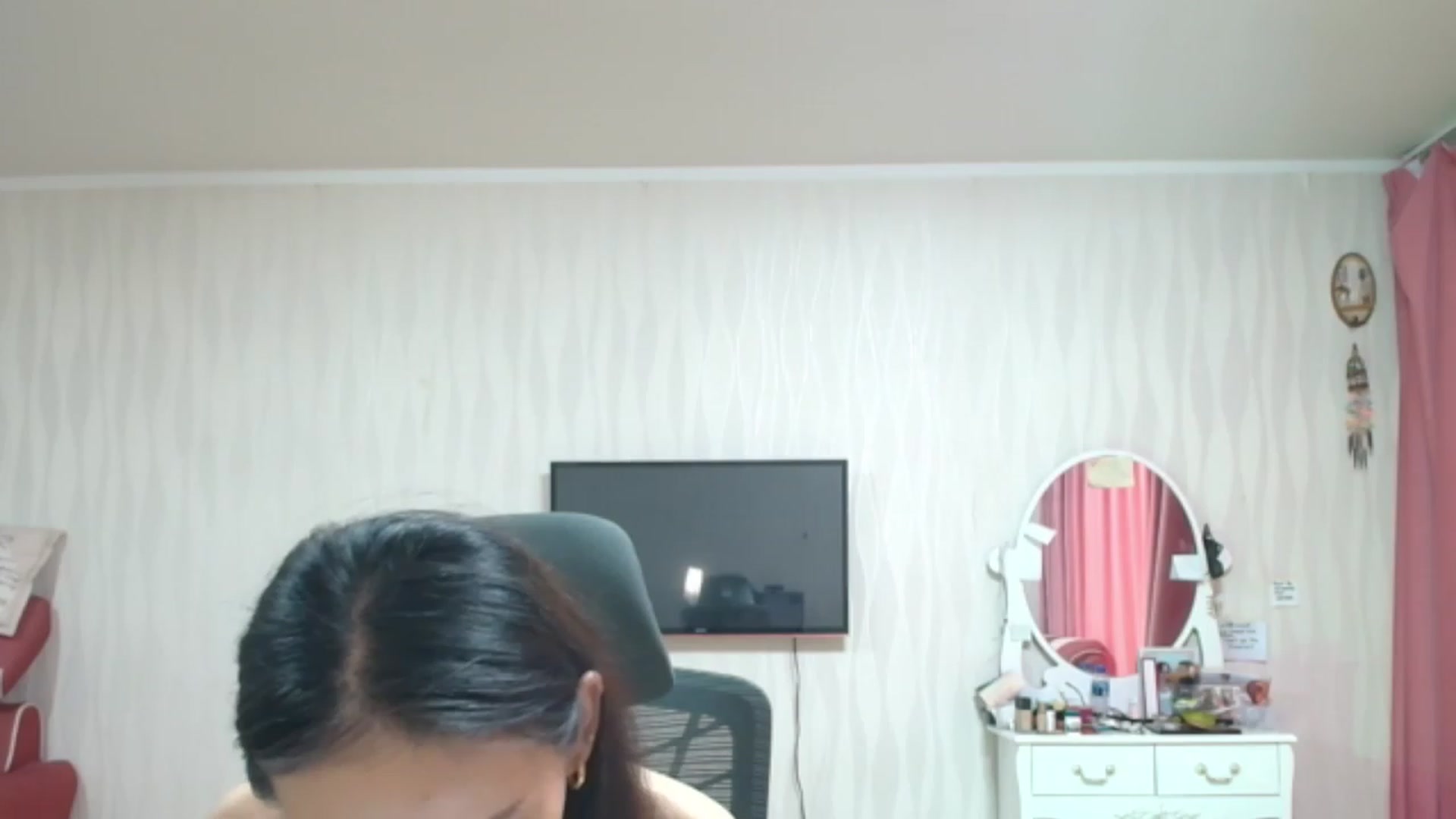 Gallery image thumbnail from Asiankitty_oX's myfreecams stream on, 08/21/2023, 05:30 image 1 of 20
