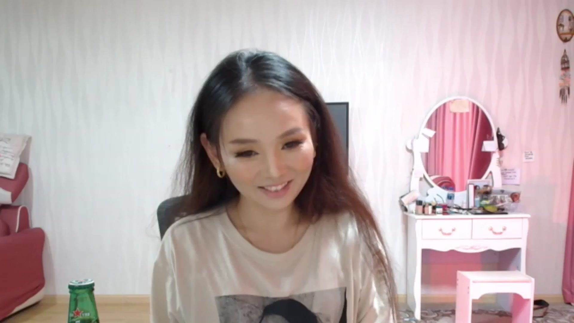 Gallery image thumbnail from Asiankitty_oX's myfreecams stream on, 08/21/2023, 05:30 image 12 of 20