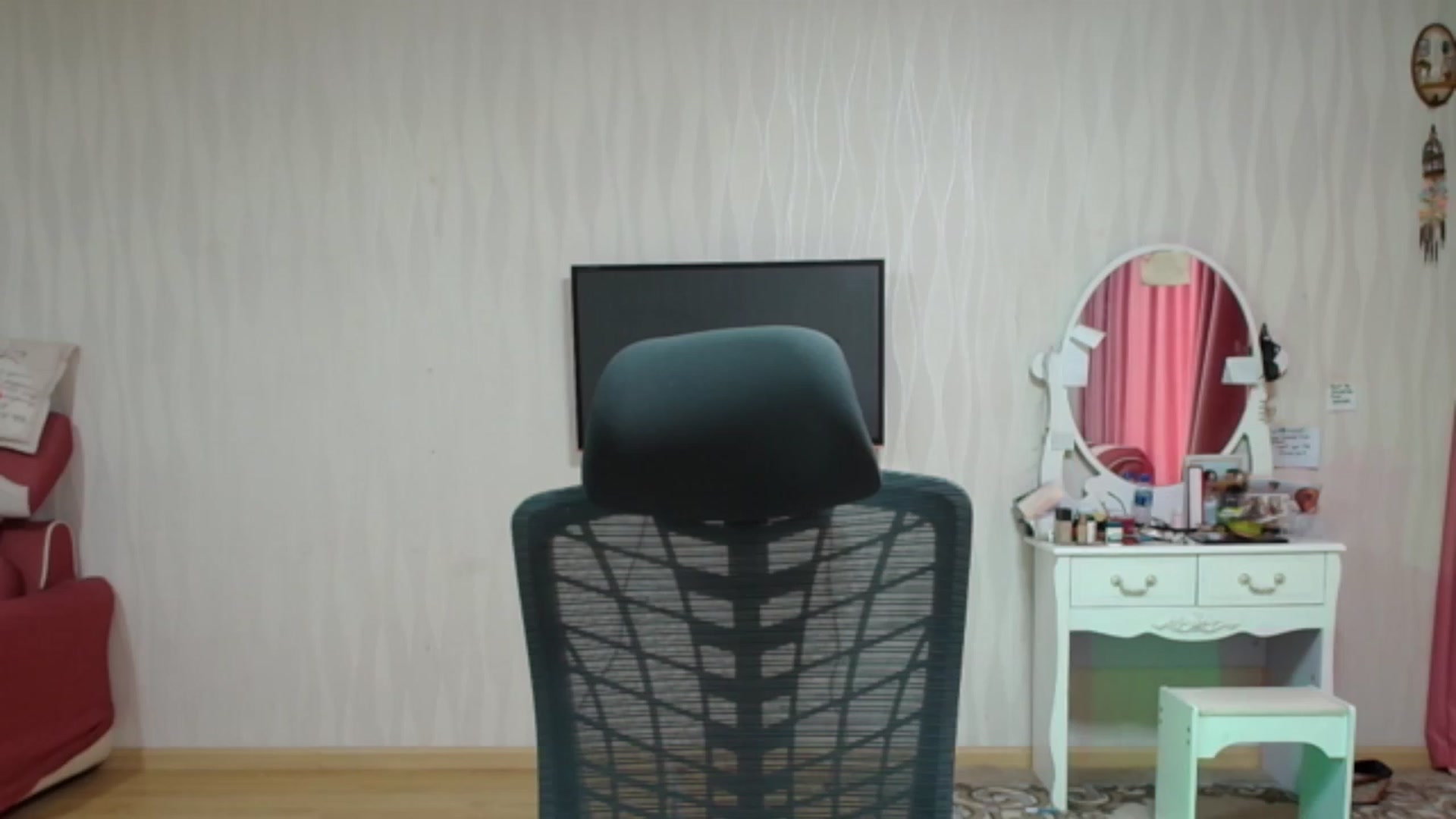 Gallery image thumbnail from Asiankitty_oX's myfreecams stream on, 08/21/2023, 05:30 image 11 of 20