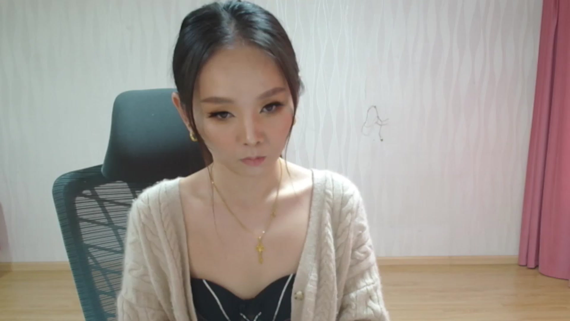 Gallery image thumbnail from Asiankitty_oX's myfreecams stream on, 08/24/2023, 03:55 image 13 of 20