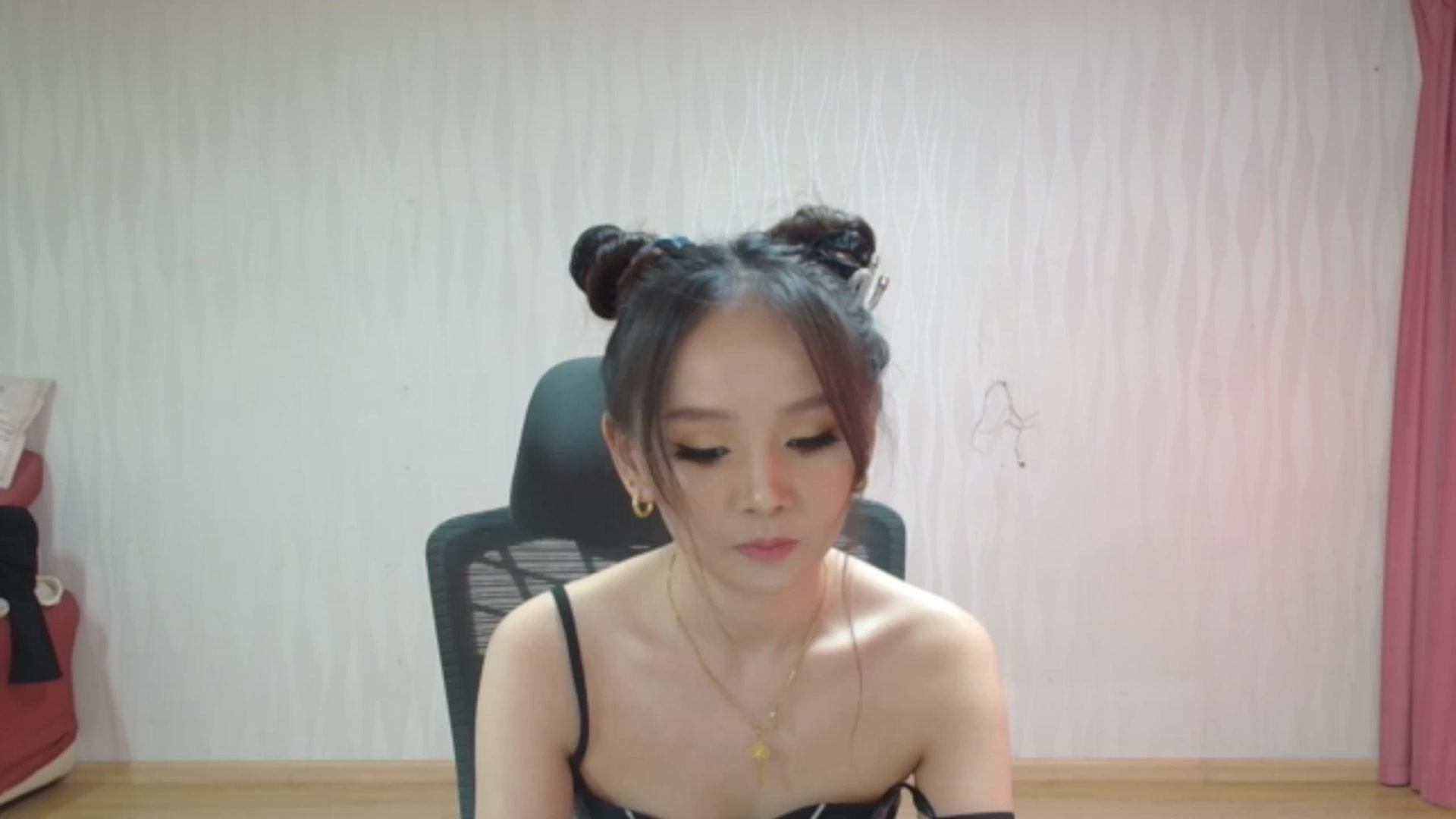 Gallery image thumbnail from Asiankitty_oX's myfreecams stream on, 08/25/2023, 03:41 image 1 of 20
