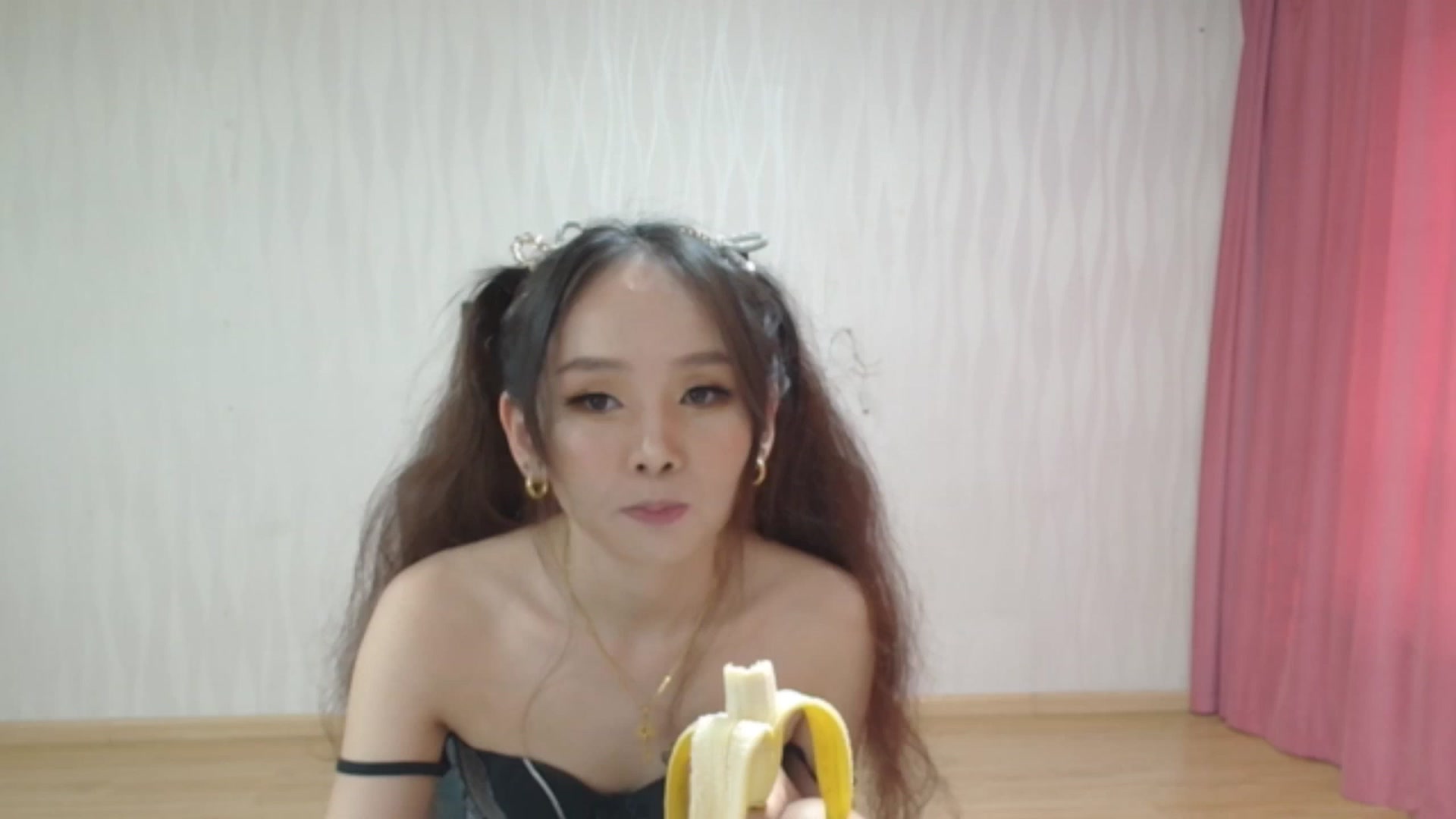Gallery image thumbnail from Asiankitty_oX's myfreecams stream on, 08/25/2023, 05:25 image 2 of 20