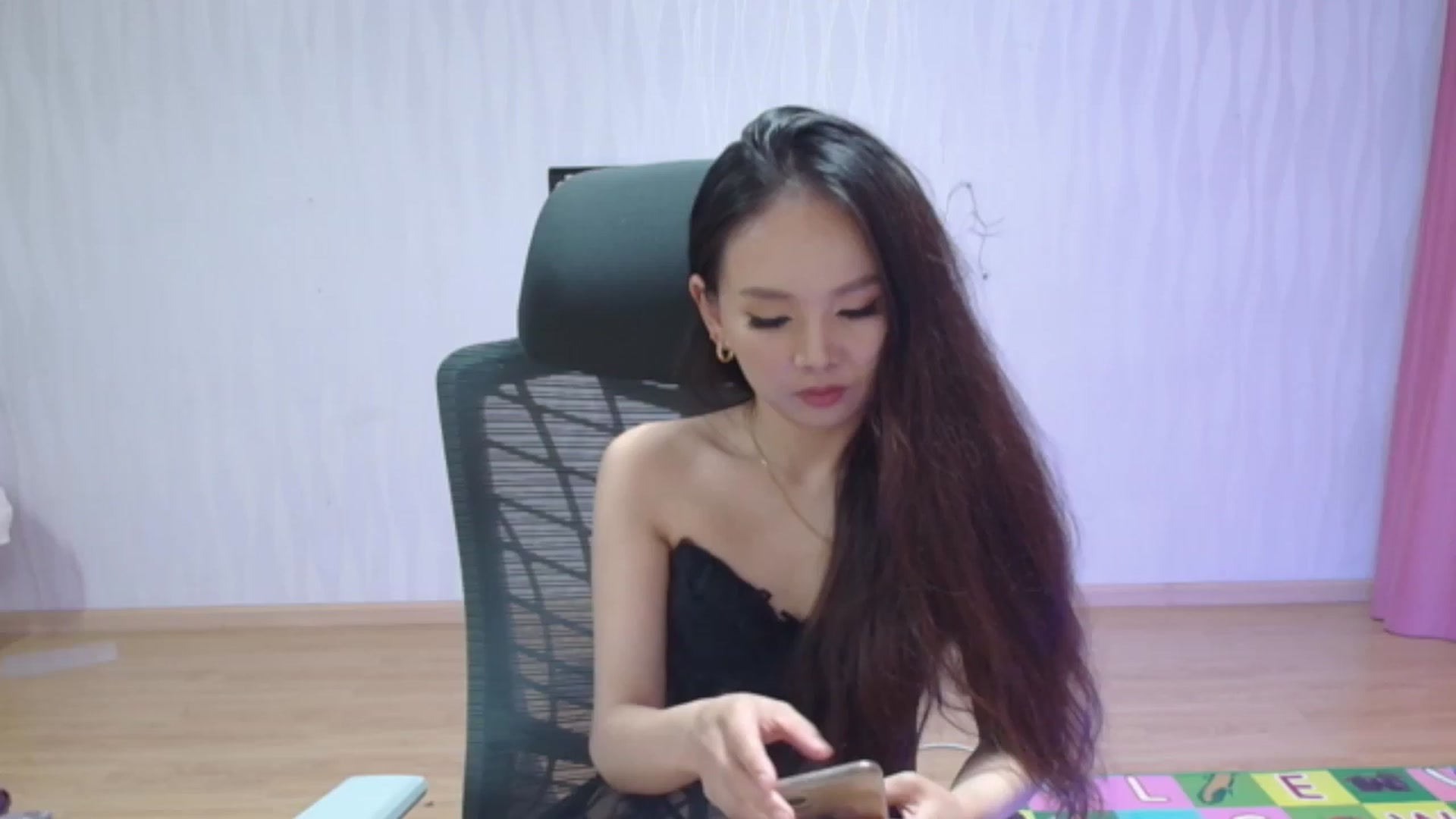 Gallery image thumbnail from Asiankitty_oX's myfreecams stream on, 08/26/2023, 14:06 image 11 of 20