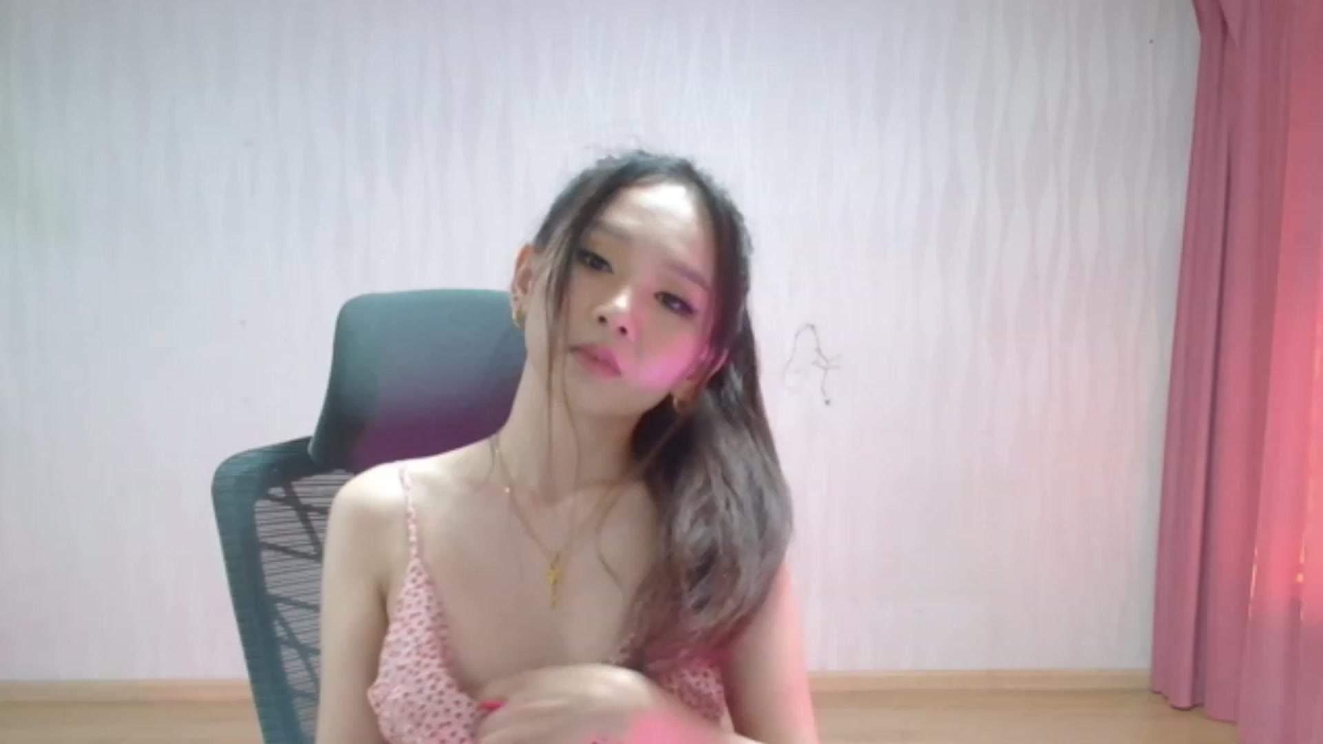 Gallery image thumbnail from Asiankitty_oX's myfreecams stream on, 08/29/2023, 04:33 image 3 of 20