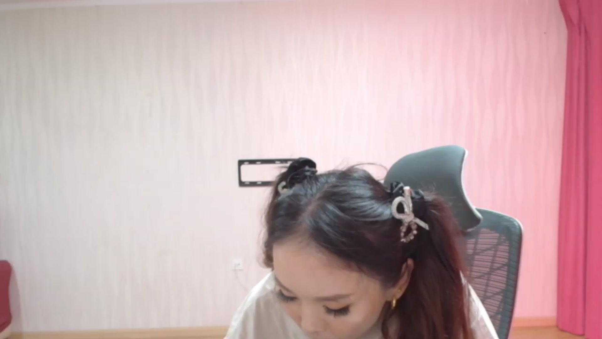 Gallery image thumbnail from Asiankitty_oX's myfreecams stream on, 09/01/2023, 07:43 image 18 of 20