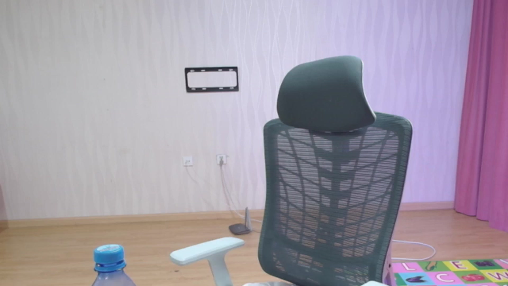 Gallery image thumbnail from Asiankitty_oX's myfreecams stream on, 09/01/2023, 07:43 image 14 of 20