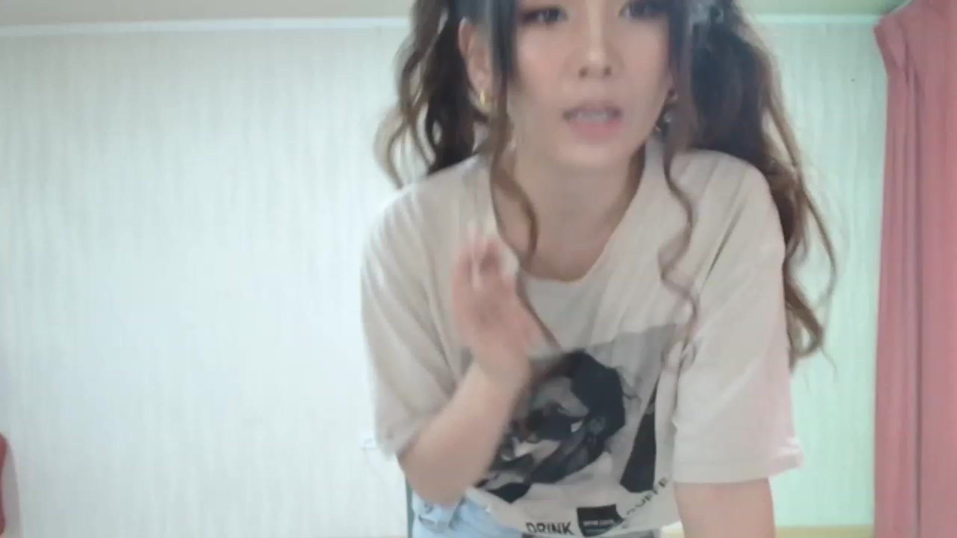 Gallery image thumbnail from Asiankitty_oX's myfreecams stream on, 09/01/2023, 07:43 image 6 of 20