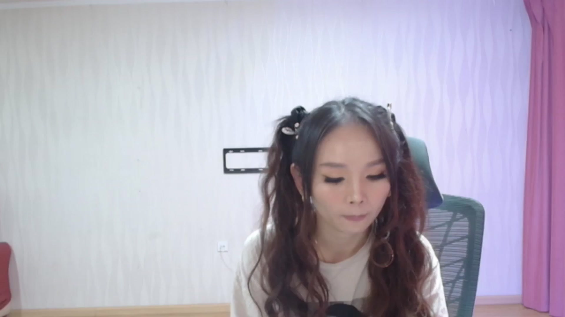 Gallery image thumbnail from Asiankitty_oX's myfreecams stream on, 09/01/2023, 07:43 image 19 of 20