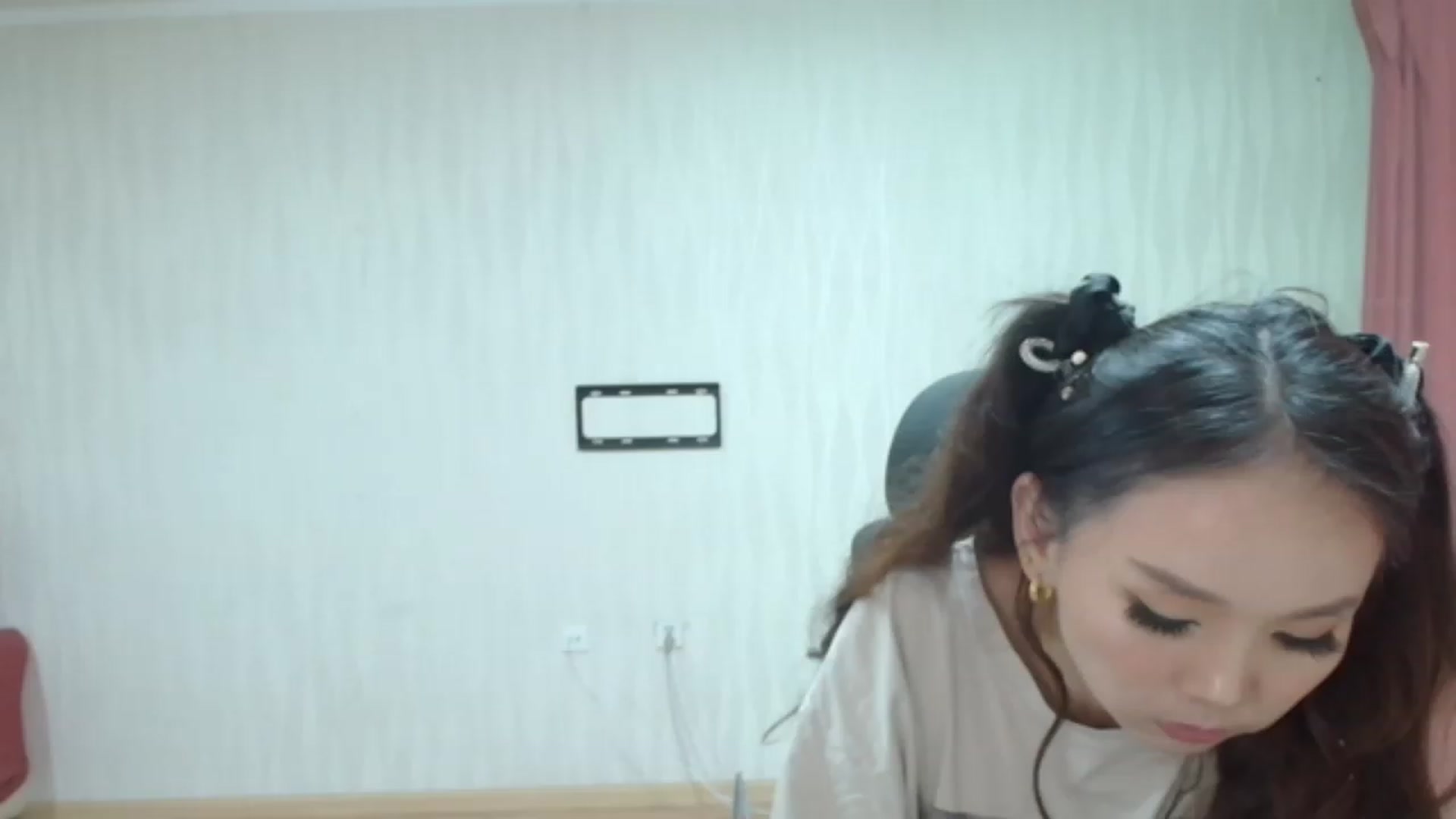 Gallery image thumbnail from Asiankitty_oX's myfreecams stream on, 09/01/2023, 07:43 image 17 of 20