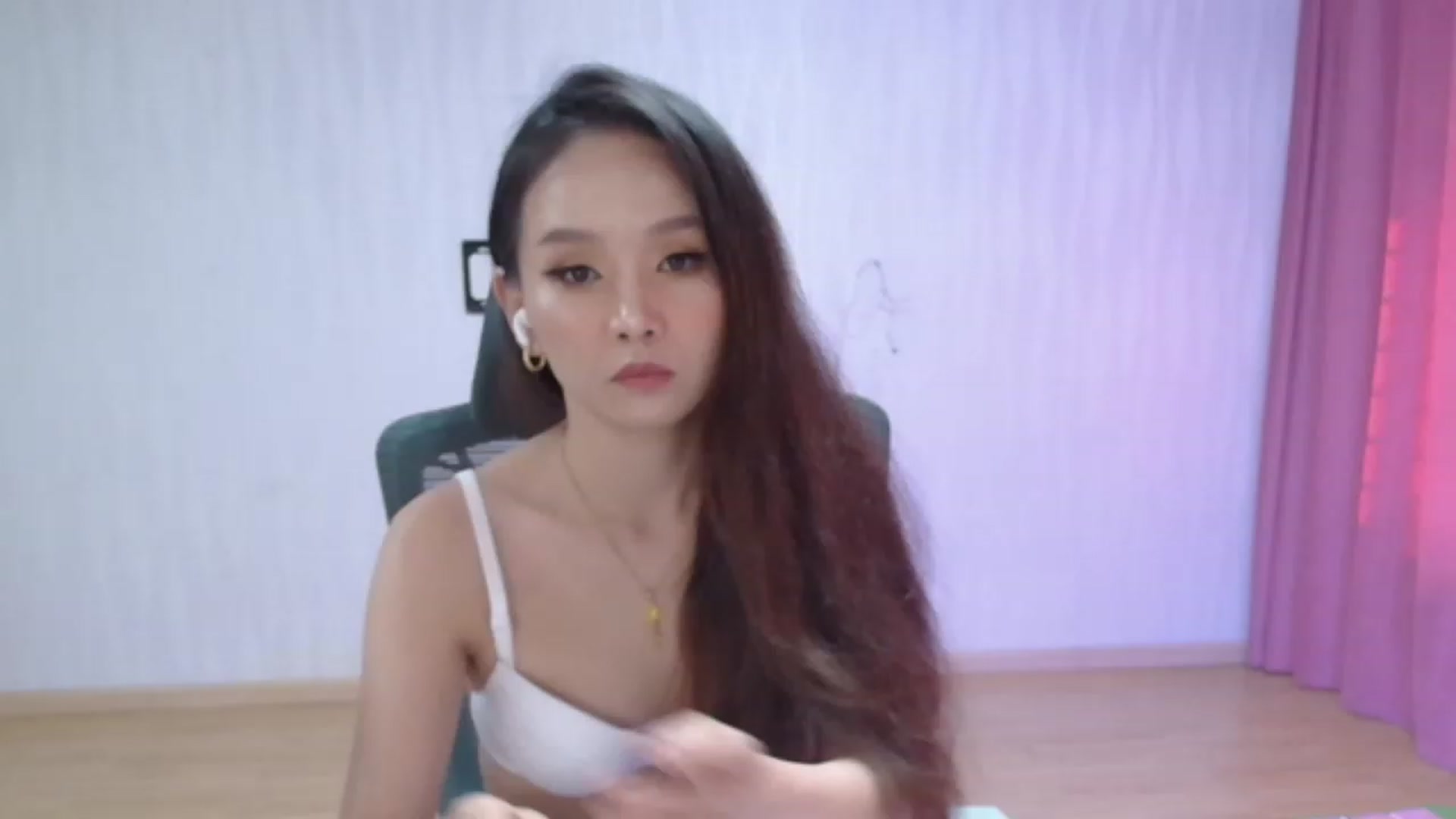 Gallery image thumbnail from Asiankitty_oX's myfreecams stream on, 09/08/2023, 03:39 image 17 of 20