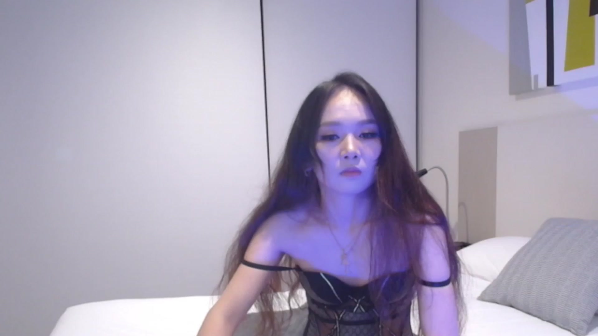 Gallery image thumbnail from Asiankitty_oX's myfreecams stream on, 09/17/2023, 09:50 image 2 of 20