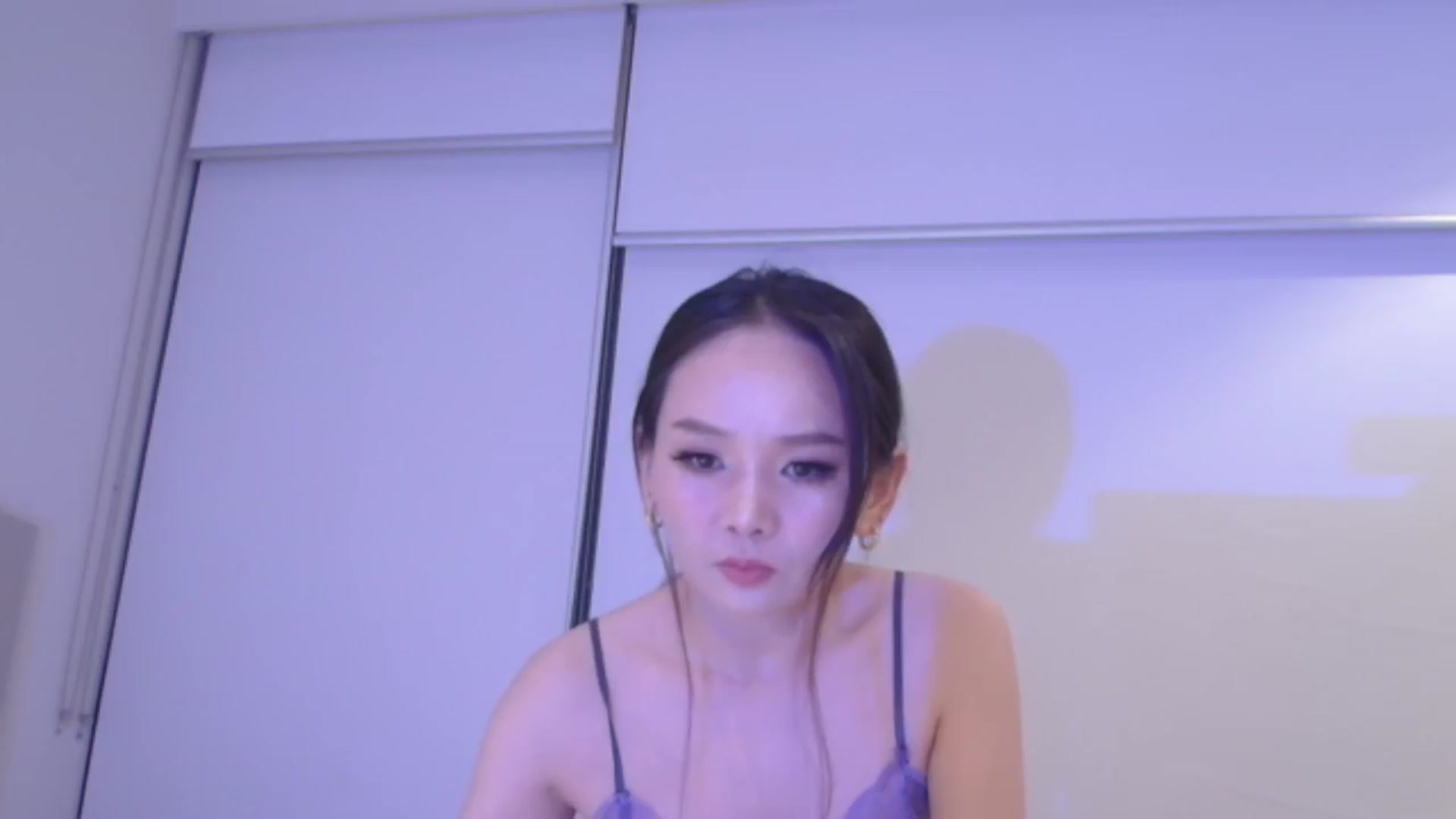 Gallery image thumbnail from Asiankitty_oX's myfreecams stream on, 10/13/2023, 13:21 image 5 of 20