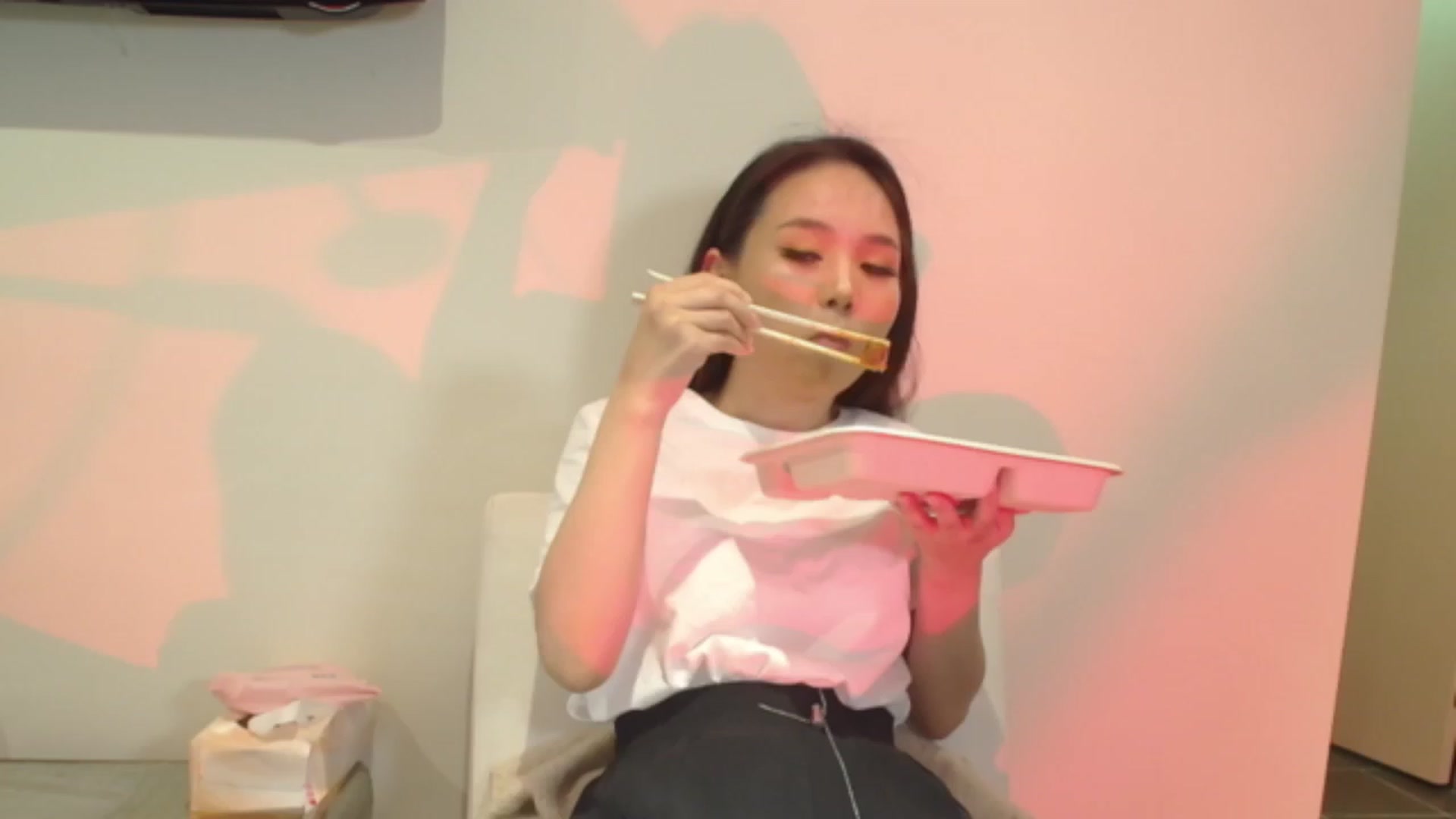 Gallery image thumbnail from Asiankitty_oX's myfreecams stream on, 10/27/2023, 05:40 image 18 of 20