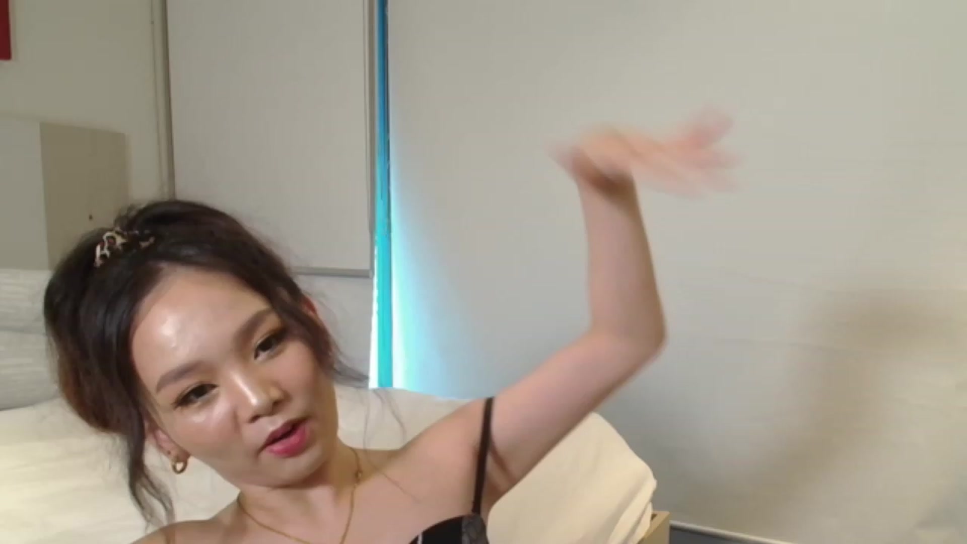 Gallery image thumbnail from Asiankitty_oX's myfreecams stream on, 12/04/2023, 02:19 image 16 of 20