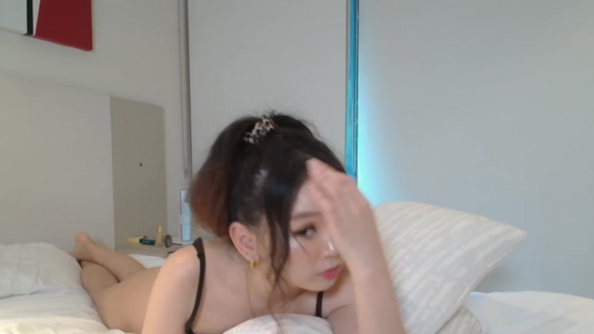 Gallery image thumbnail from Asiankitty_oX's myfreecams stream on, 12/04/2023, 04:21 image 1 of 20