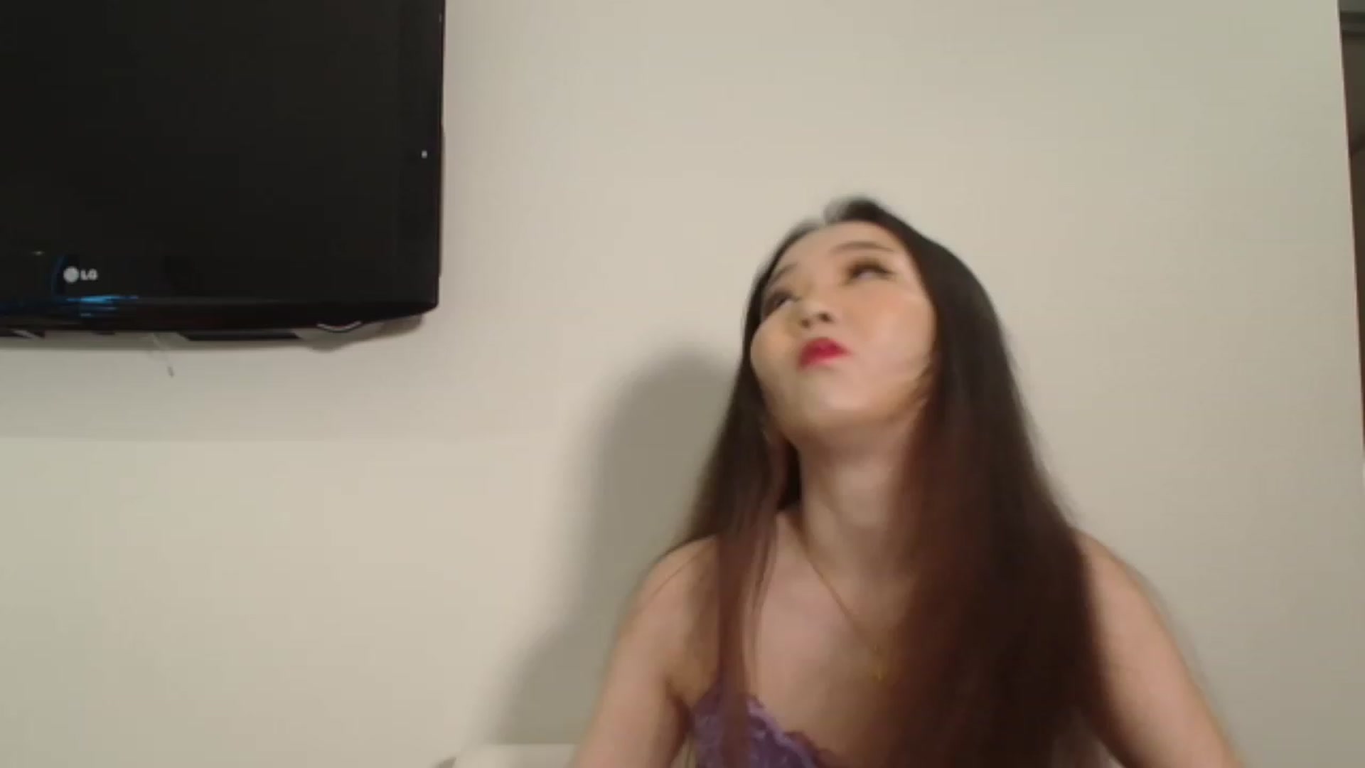 Gallery image thumbnail from Asiankitty_oX's myfreecams stream on, 12/10/2023, 03:38 image 4 of 20