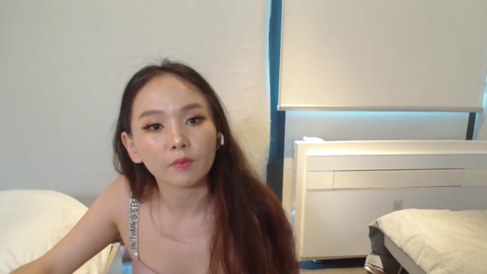 Gallery image thumbnail from Asiankitty_oX's myfreecams stream on, 12/11/2023, 04:01 image 4 of 20